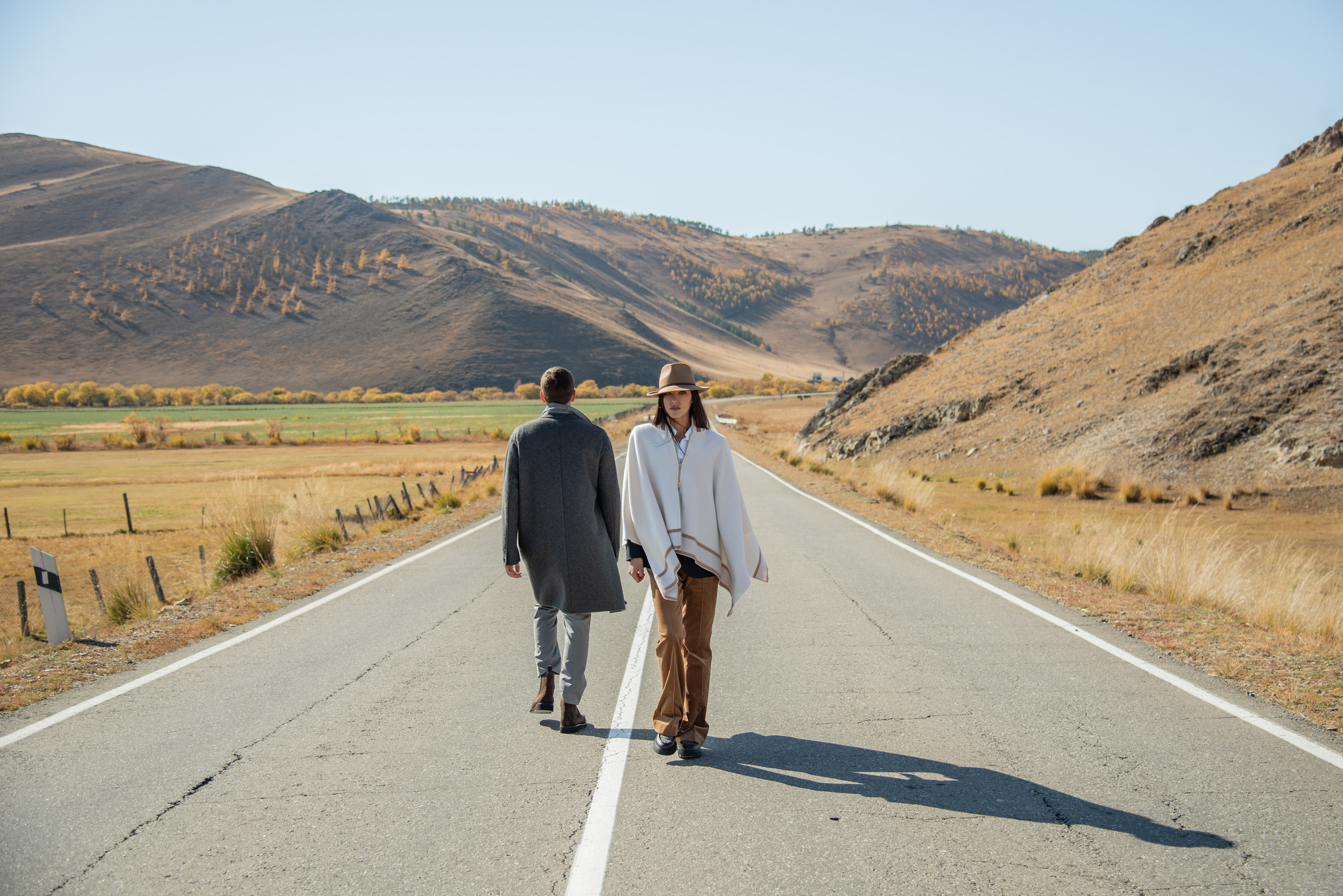 Съёмка одежды на Ольхоне. Занимаюсь профессиональной фотографией и живу рядом с Байкалом. Работаю в разных жанрах