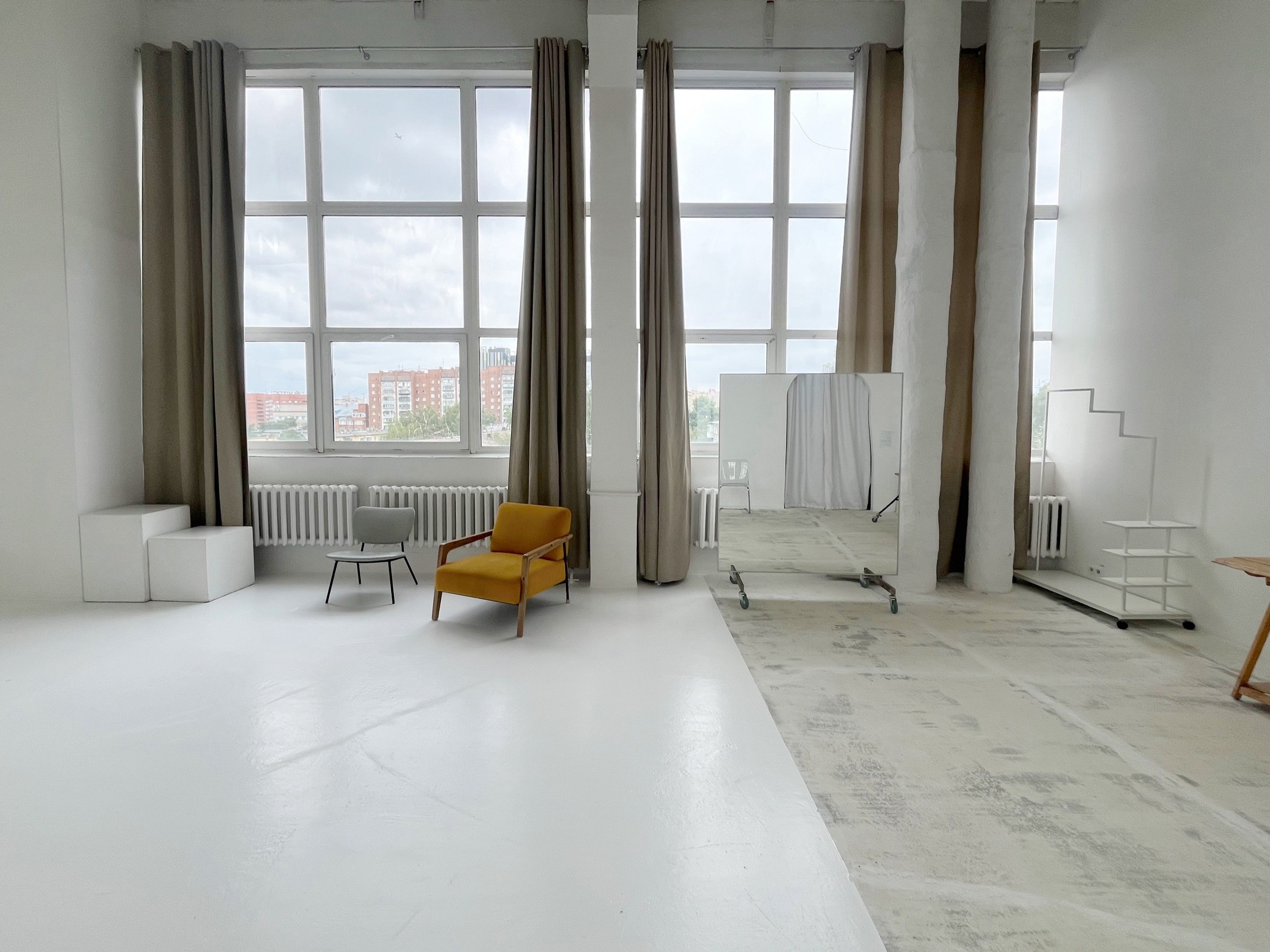 Фотостудия с панорамными окнами. Фотограф Анастасия Малашенко, Новосибирск