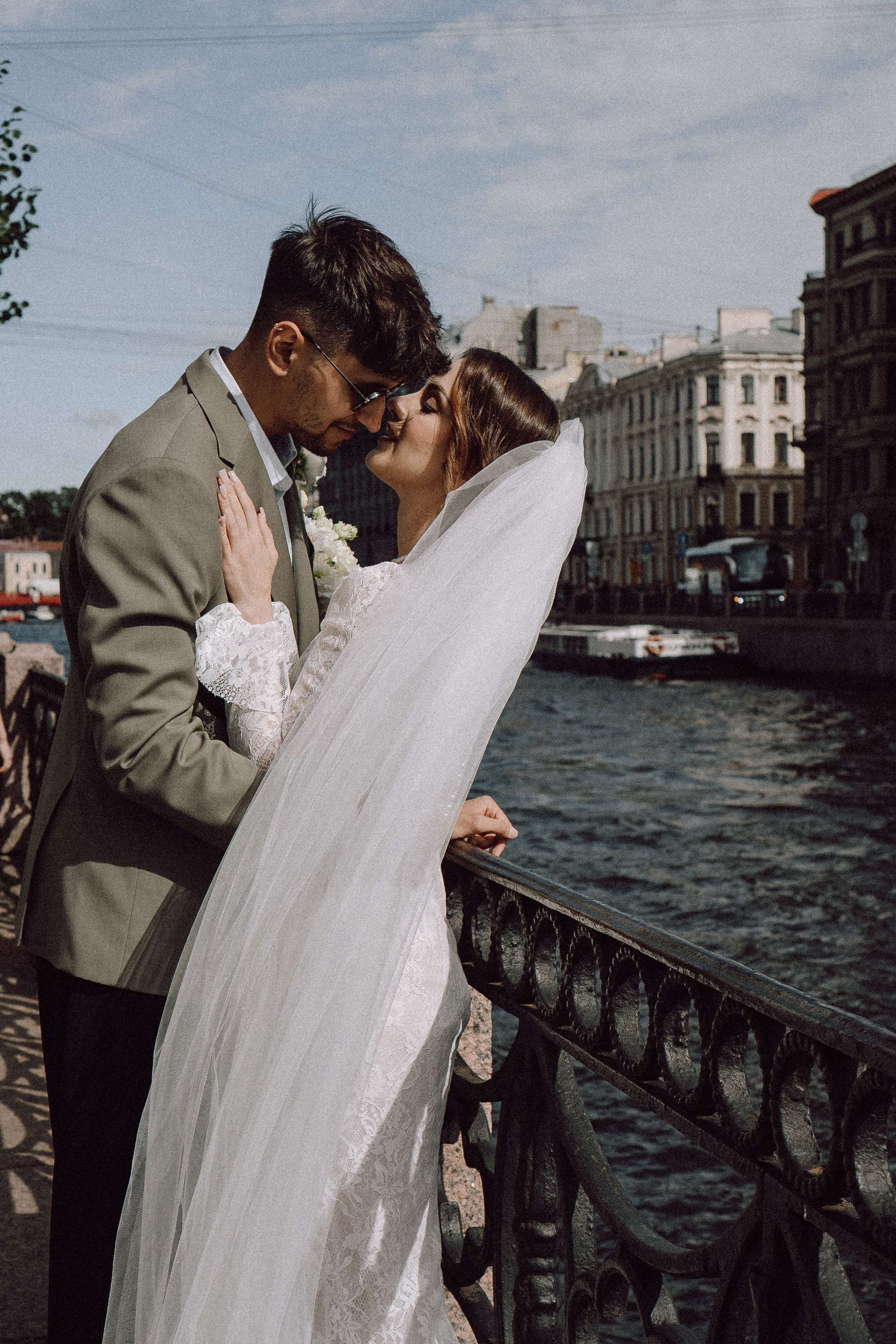 СВАДЕБНАЯ ПРОГУЛКА ВОЗЕ ИСАИКЕВСКОГО СОБОРА АСТОРИИ И ЗАКОНОДАЛЕТНОГО СОБРАНИЯ. Профессиональный фотограф, Санкт-Петербург — Виктория Богомолова