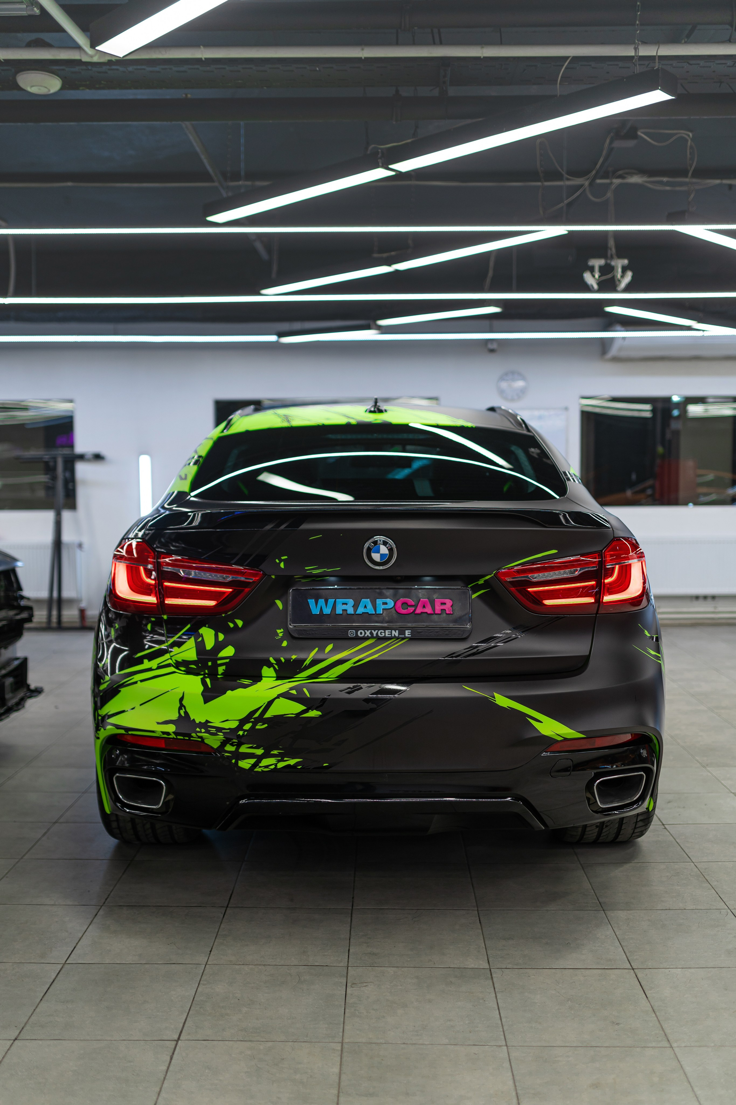 Винилография на BMW X6. Студия дизайна и оклейки авто Barmaley Design