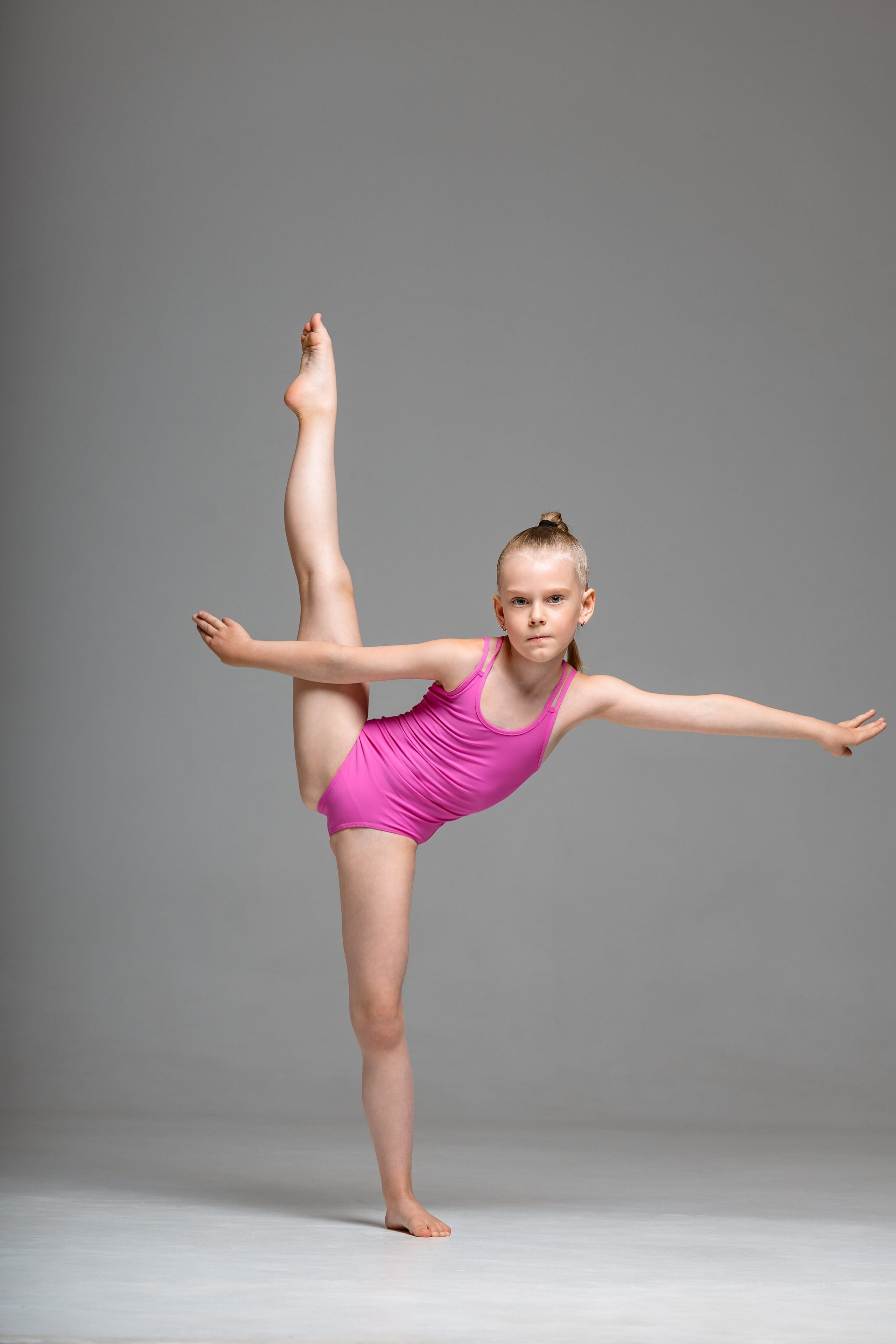 Коллектив гимнасток «Примроуз» в стенах фотостудии «DALI». Свадебный фотограф Михаил Александров