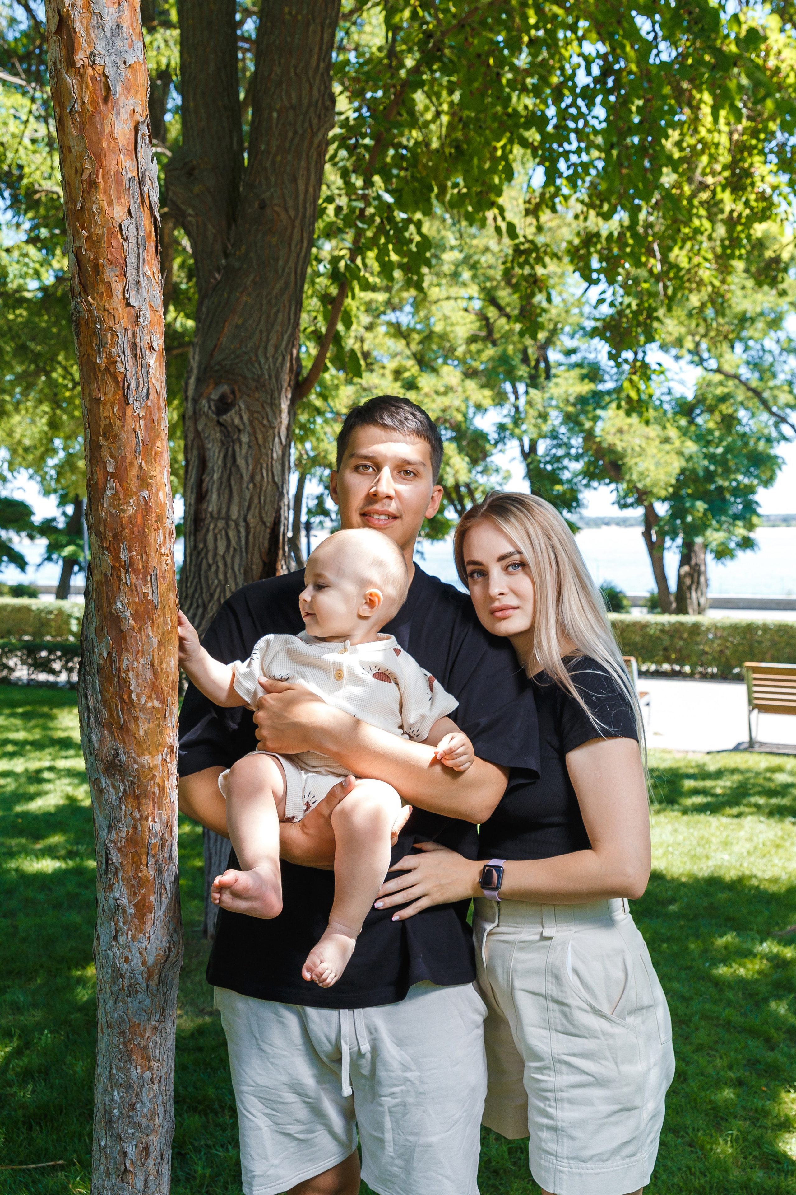 Марку 1 год и он проводит время с родителями в парке. Событийный фотограф Максим Бескоровайновнов