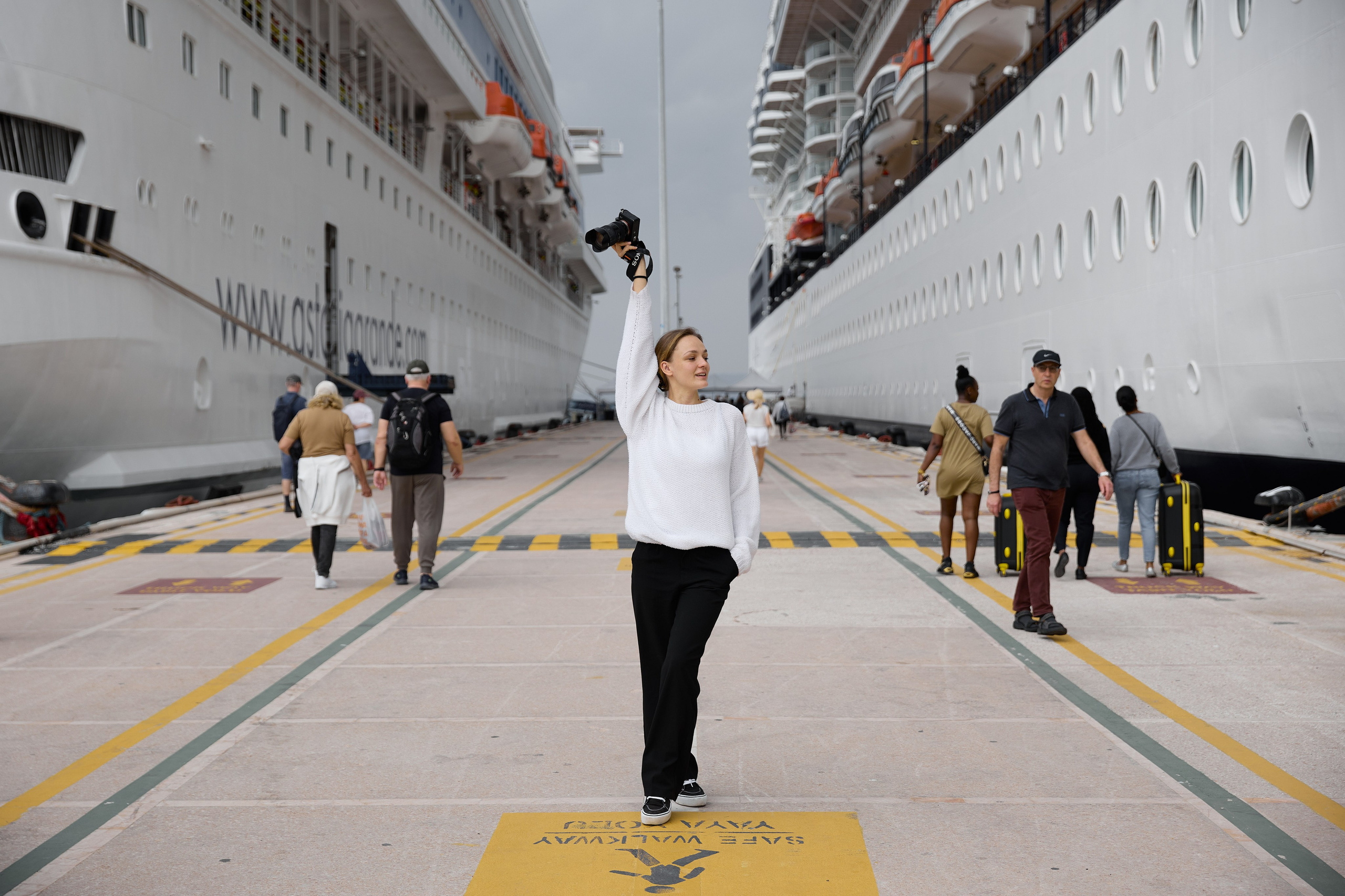 Фотографы. Фото департамент круизного лайнера Астория Гранде
