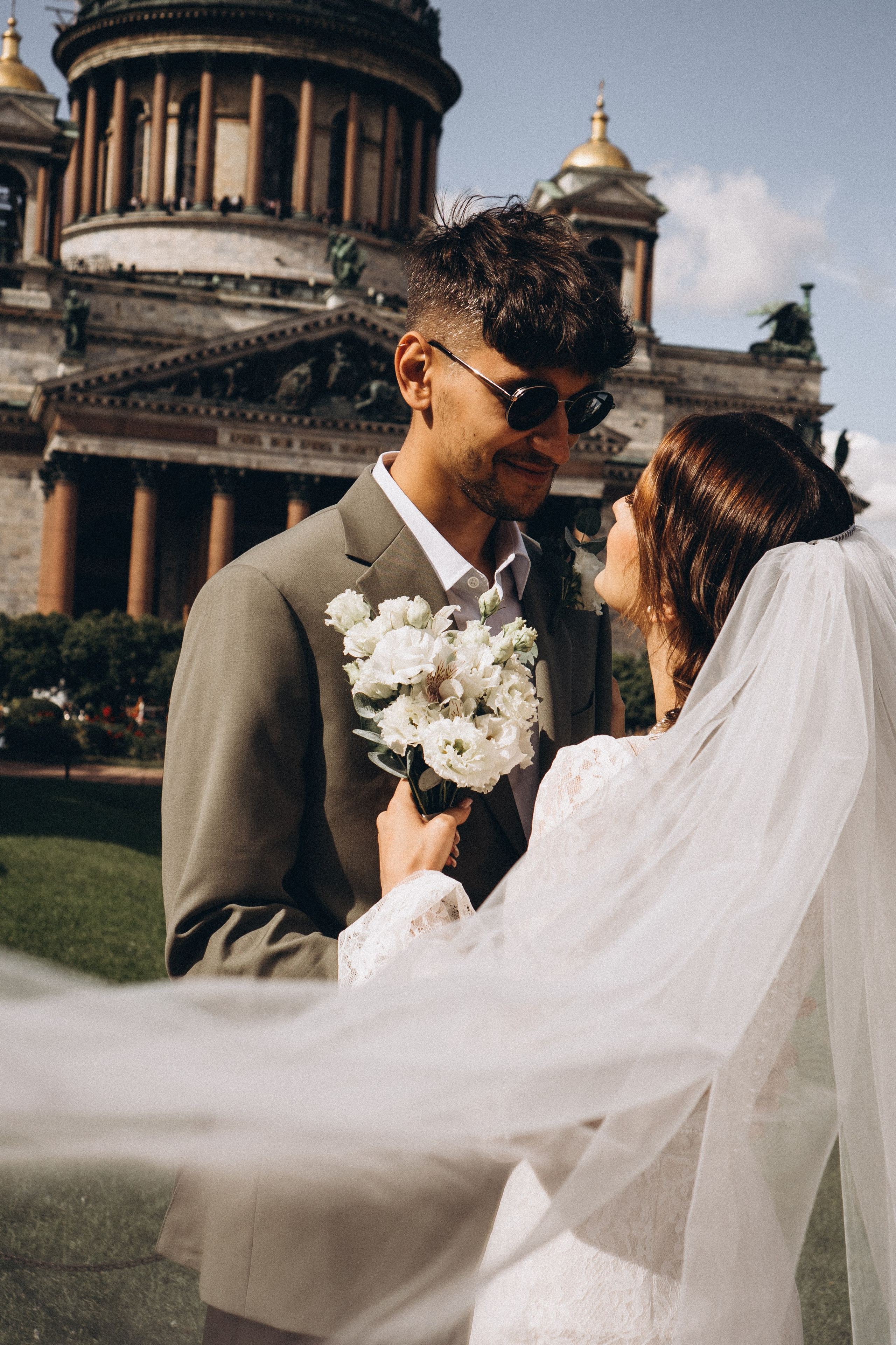 СВАДЕБНАЯ ПРОГУЛКА ВОЗЕ ИСАИКЕВСКОГО СОБОРА АСТОРИИ И ЗАКОНОДАЛЕТНОГО СОБРАНИЯ. Профессиональный фотограф, Санкт-Петербург — Виктория Богомолова