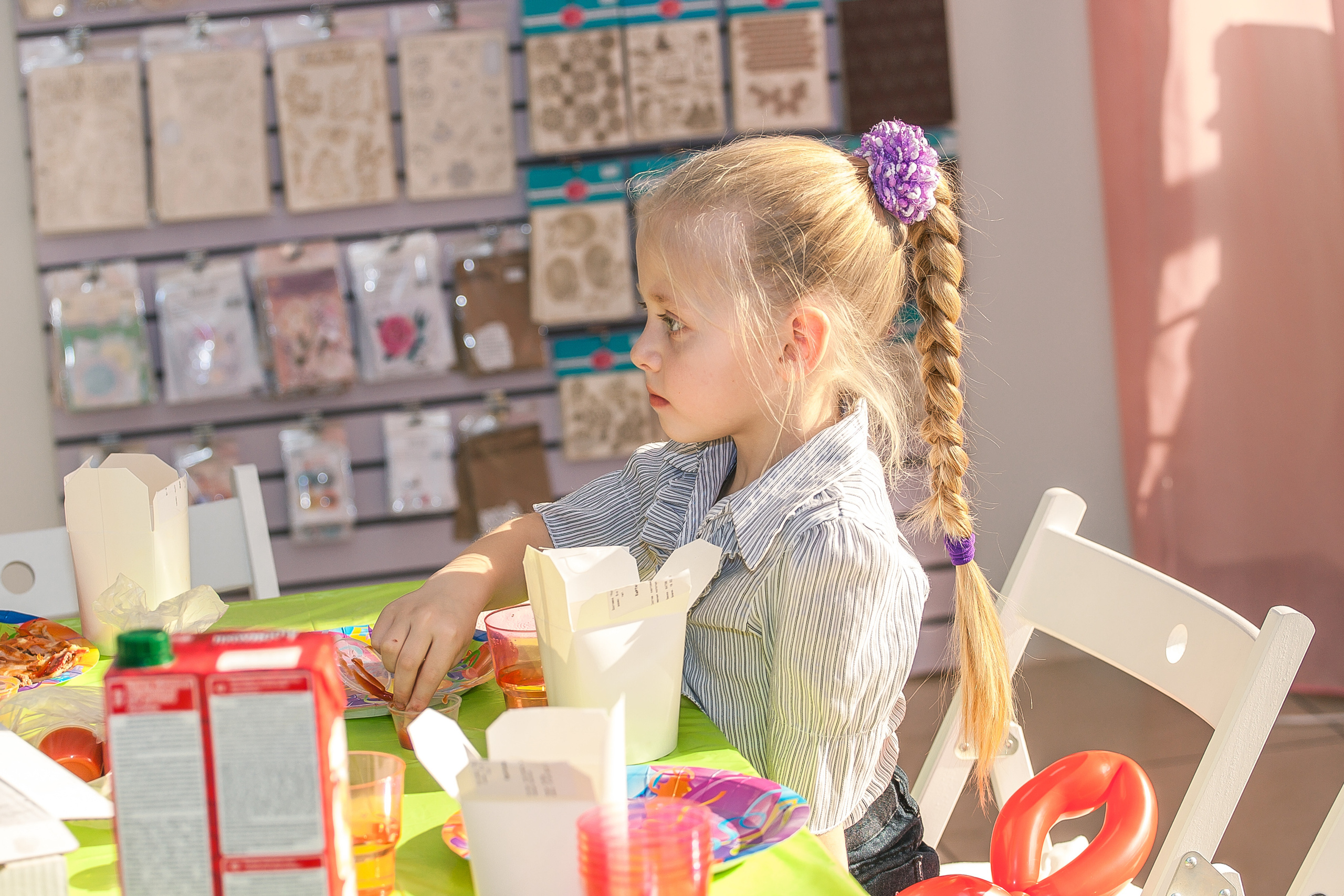 День рождения Даши в арт-кафе «Артмосфера». Репортажная съемка в Москве и области. Анималистика