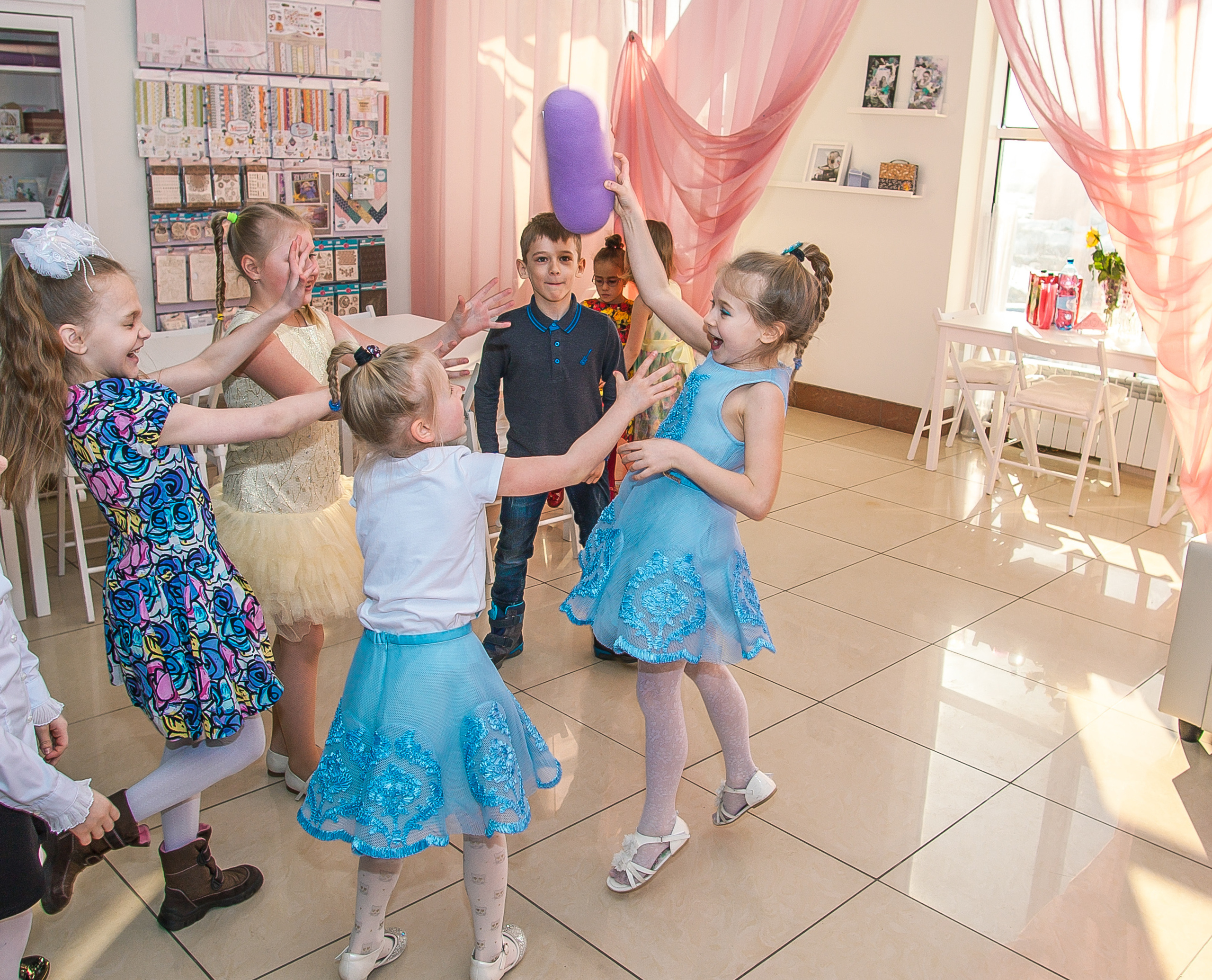 День рождения Даши в арт-кафе «Артмосфера». Репортажная съемка в Москве и области. Анималистика