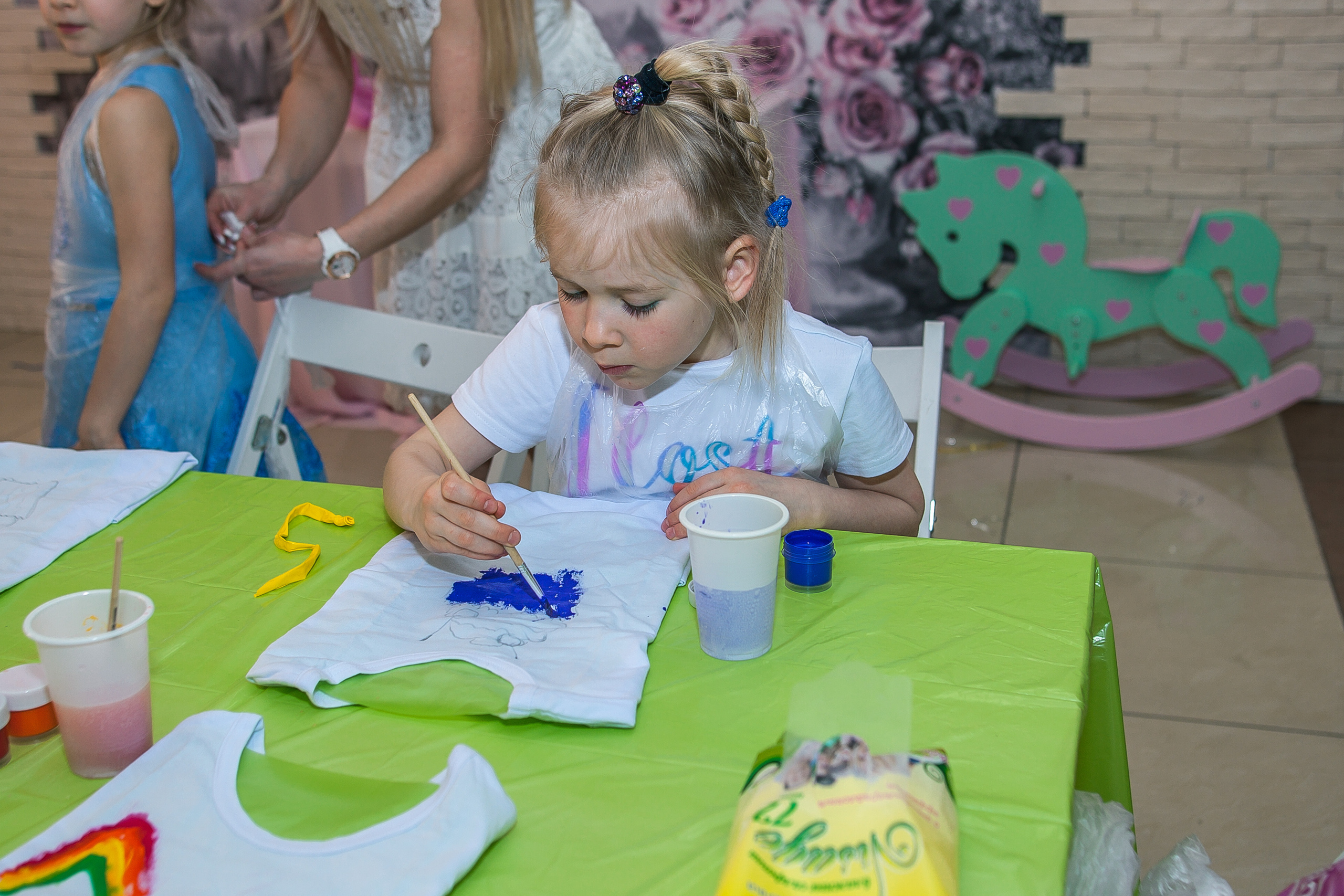 День рождения Даши в арт-кафе «Артмосфера». Репортажная съемка в Москве и области. Анималистика