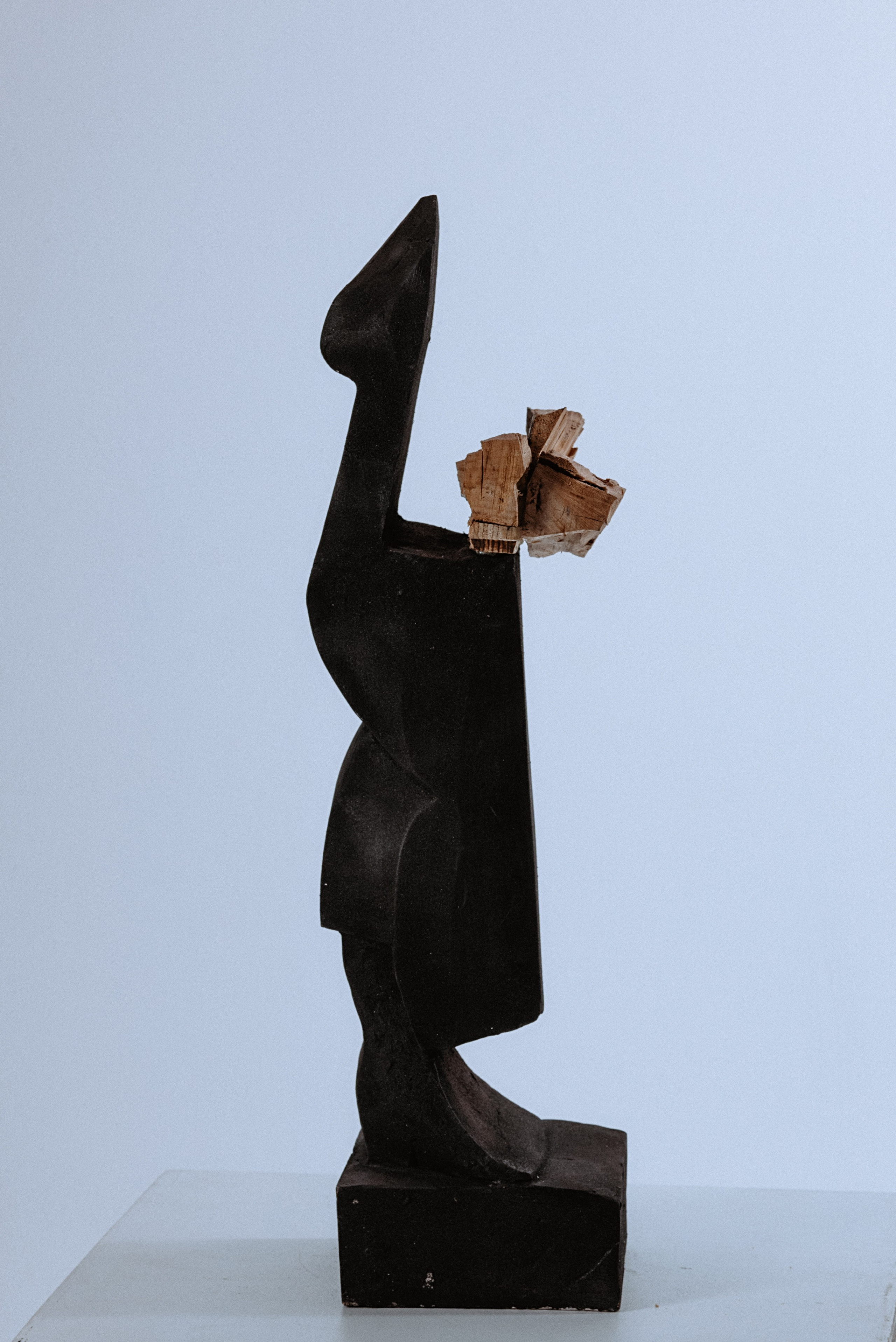 Скульптура "Лара", 2023 год, гипс тонированный, дерево 70*30*30