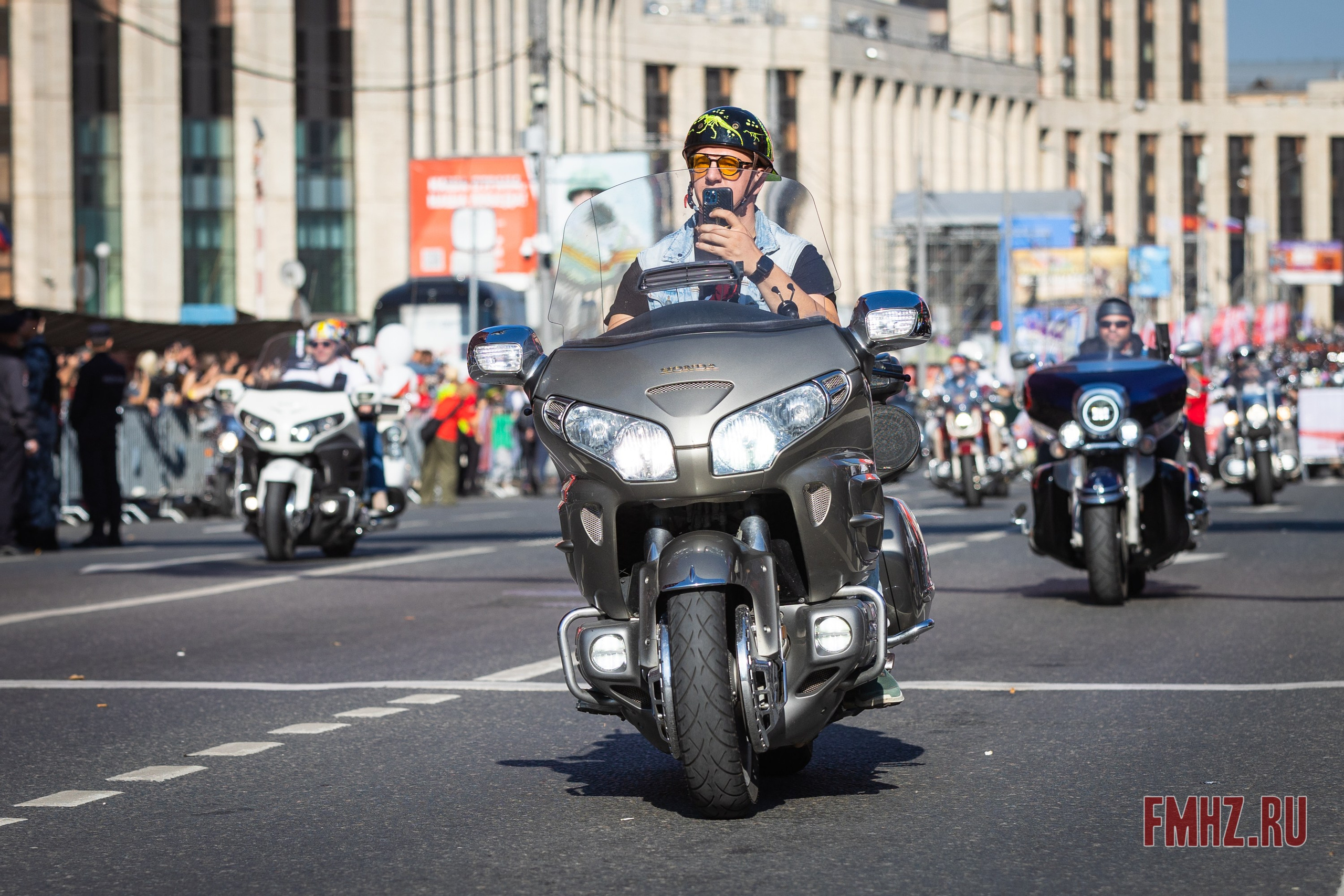 Закрытие Мотосезона 2023 на проспекте Академика Сахарова. Фотограф Владимир Охрименко