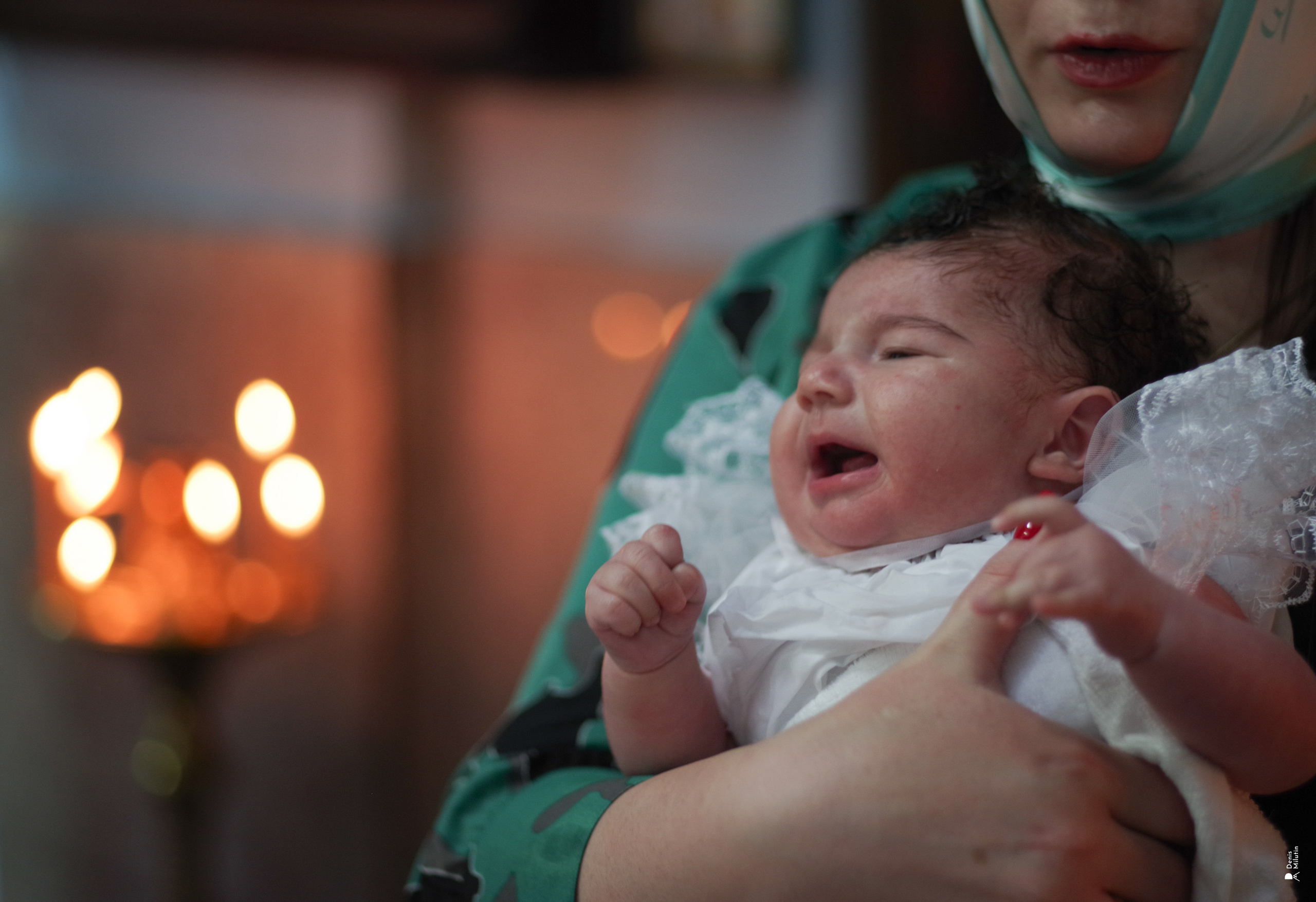 Крещение в церкви Менджи. Портретный фотограф Денис Милютин