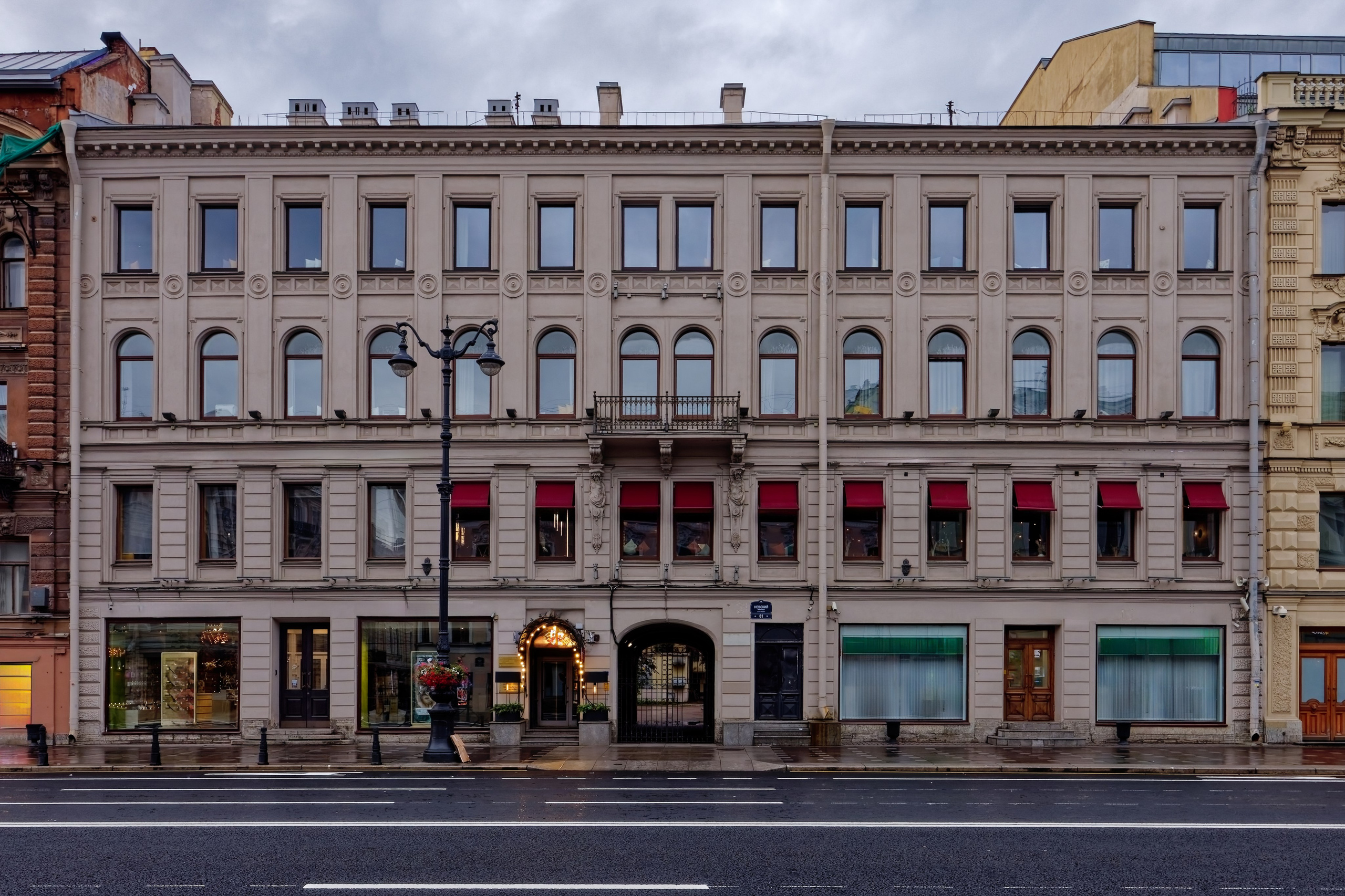 Санкт-Петербург, Невский проспект, дом 61. Дом купца Логинова, 1849 год. Архитектор Александр Христофорович Пель. ОКНРЗ 7831028000