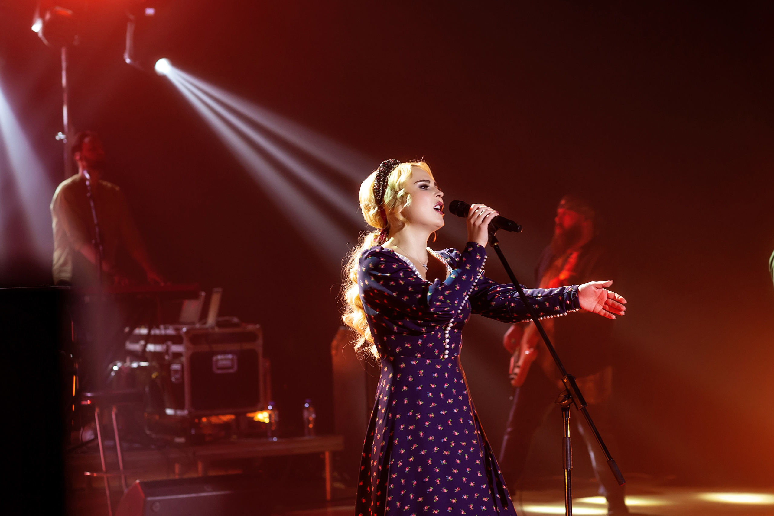 Концерт Пелагеи. Школьный, фэшн фотограф в Тюмени и в России Ирина Королева