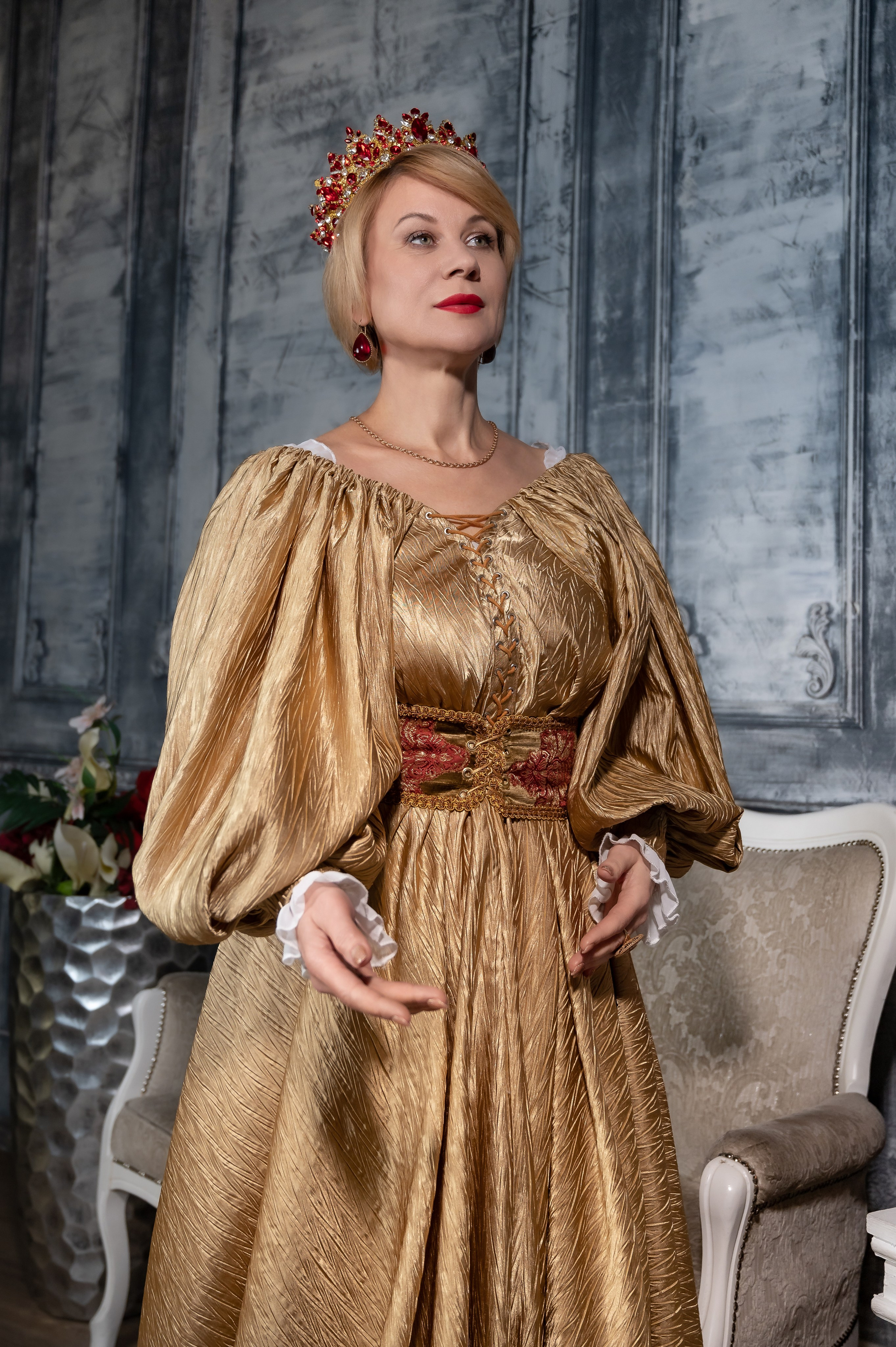 фото для женщины, женская фотосессия, студийная съемка,  портрет возрастной женщины, съемка для взрослой девушки, индивидуальная съемка в студии, портрет в образе, актерское портфолио 