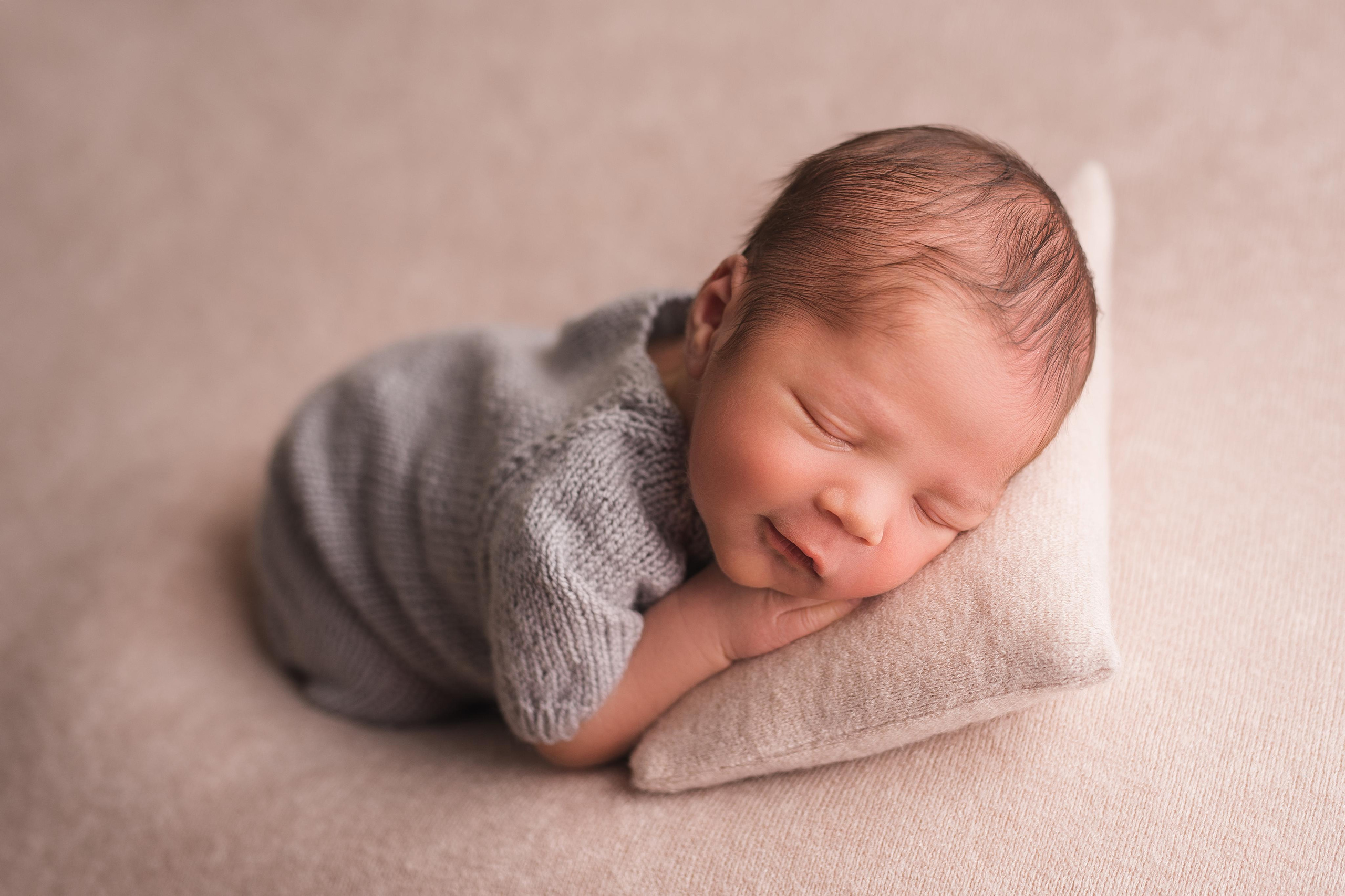 Артем, 9 дней. Фотограф новорожденных и детский фотограф в Екатеринбурге Ксени