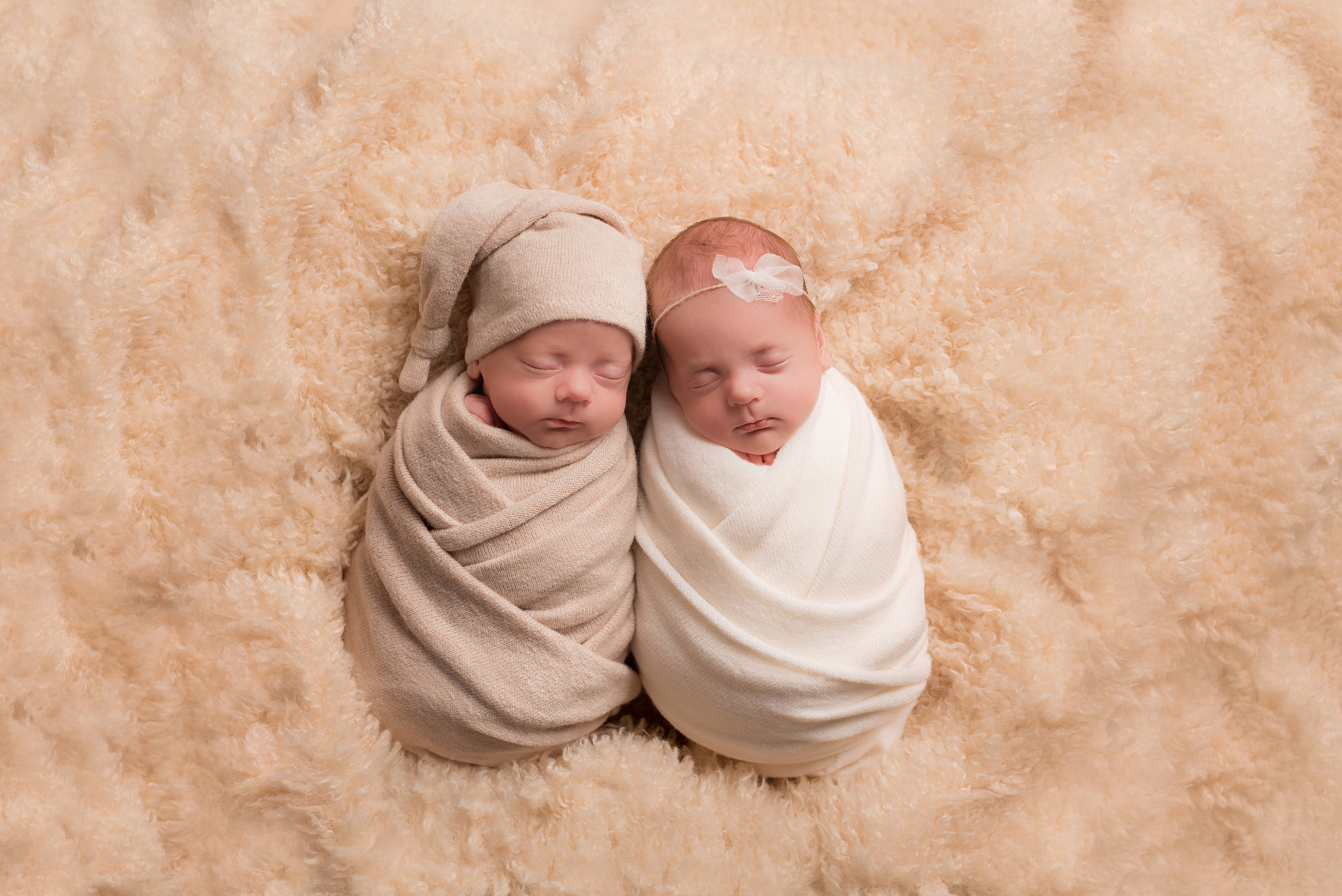 Саша и Лиза, 20 дней. Фотограф новорожденных и детский фотограф в Екатеринбурге Ксени