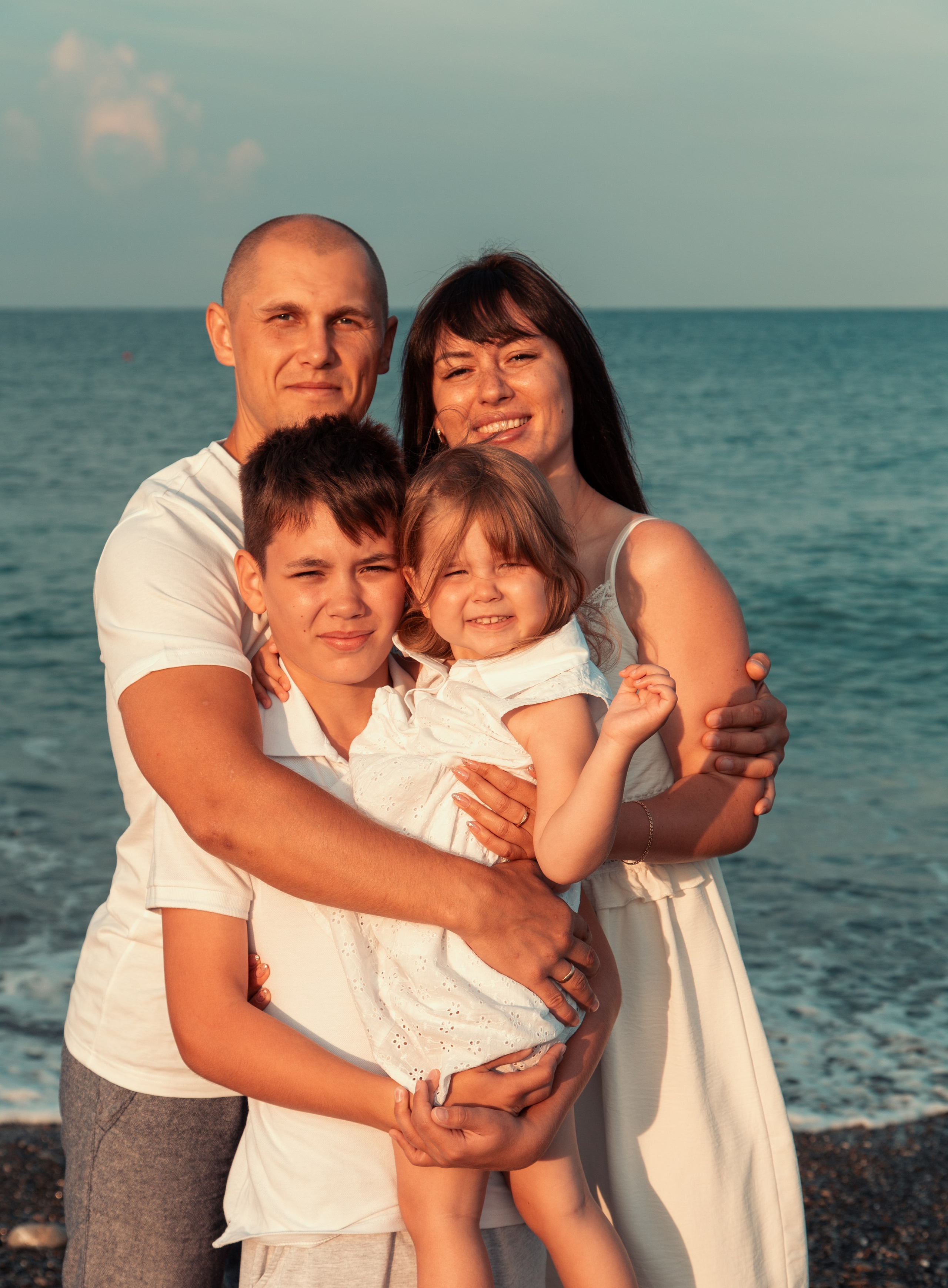 Завтрак у моря в Лоо на пляже «Горный Воздух». Семейный фотограф в Сочи, Лоо, Дагомысе, Вардане Кучумова Олеся