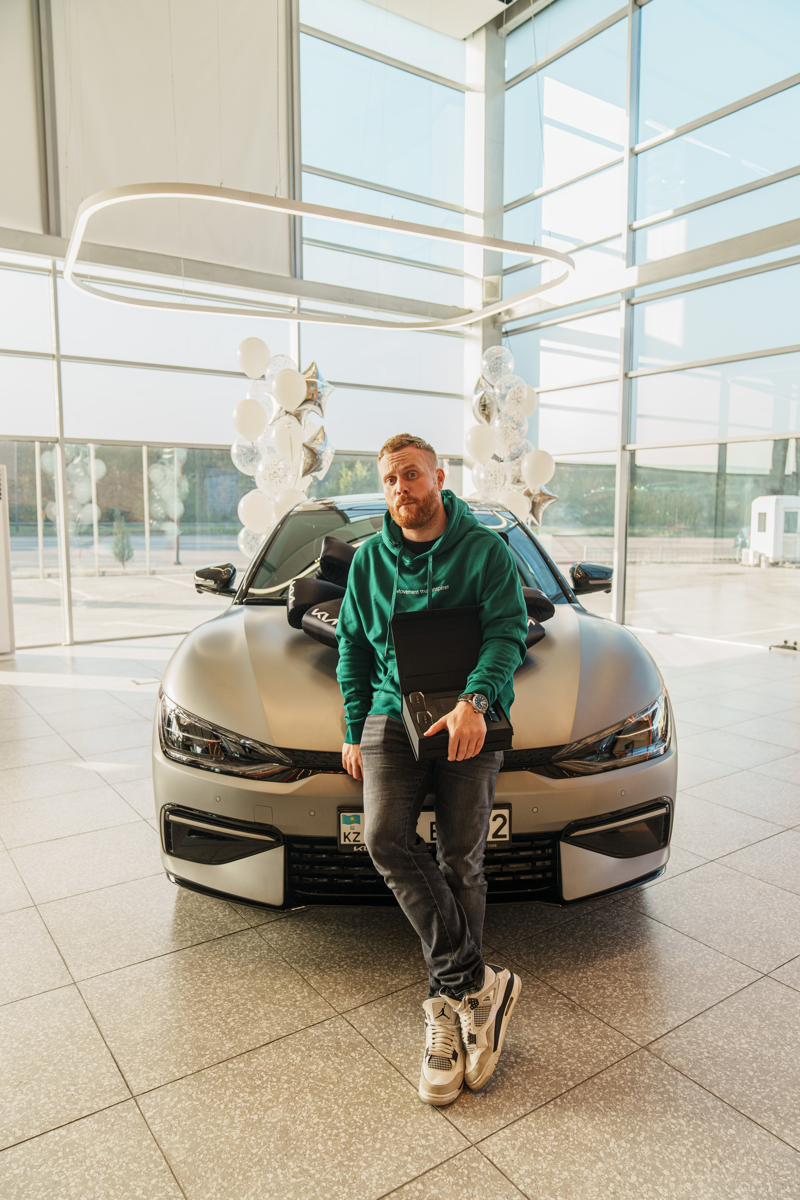 Kia EV6 Вручение Евгений Чебаткову. Фотограф TAULAN_1