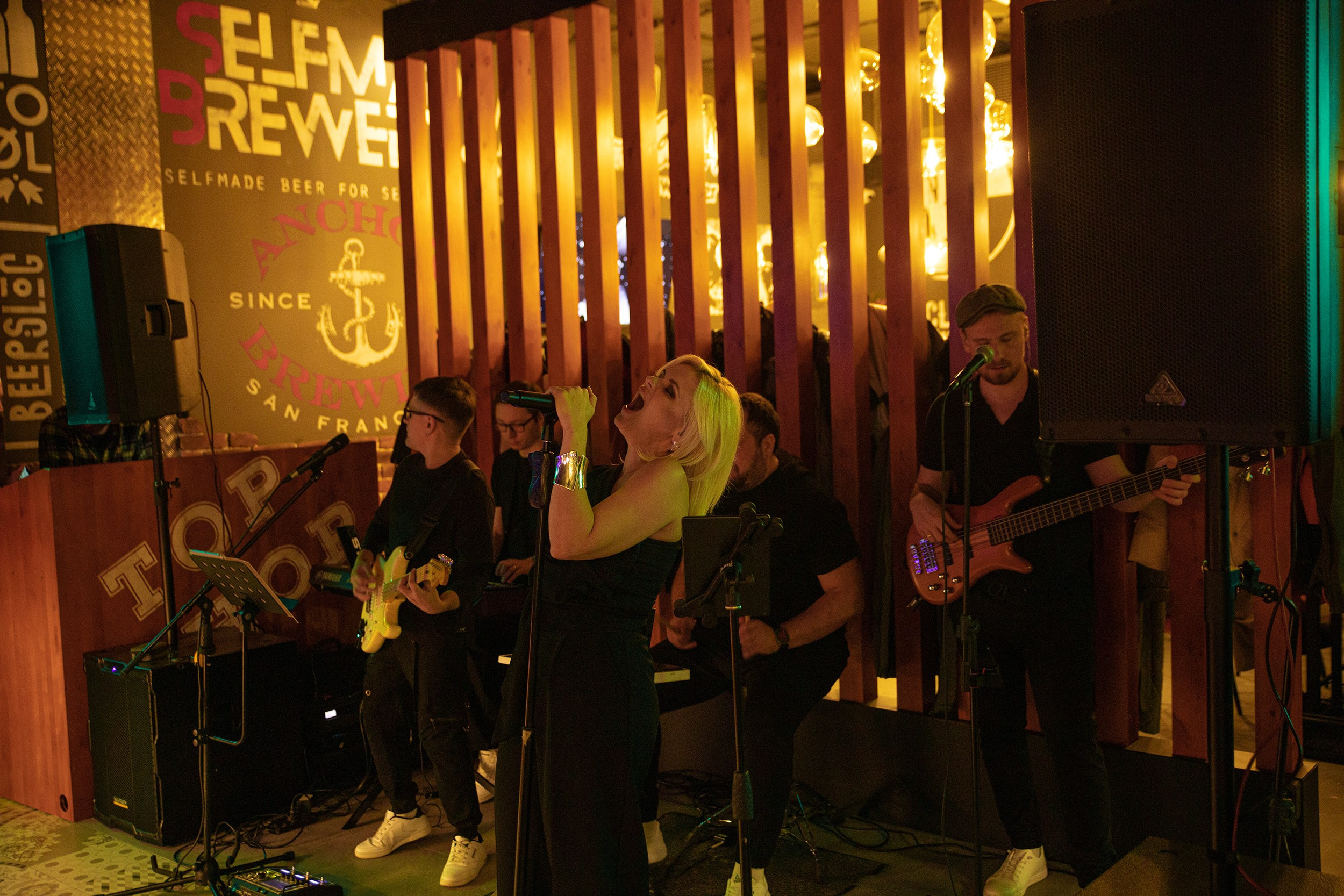 Открытие Бара Top-Hop на улице Фармана Салтанова 06.12.24. Фотограф Тюмень