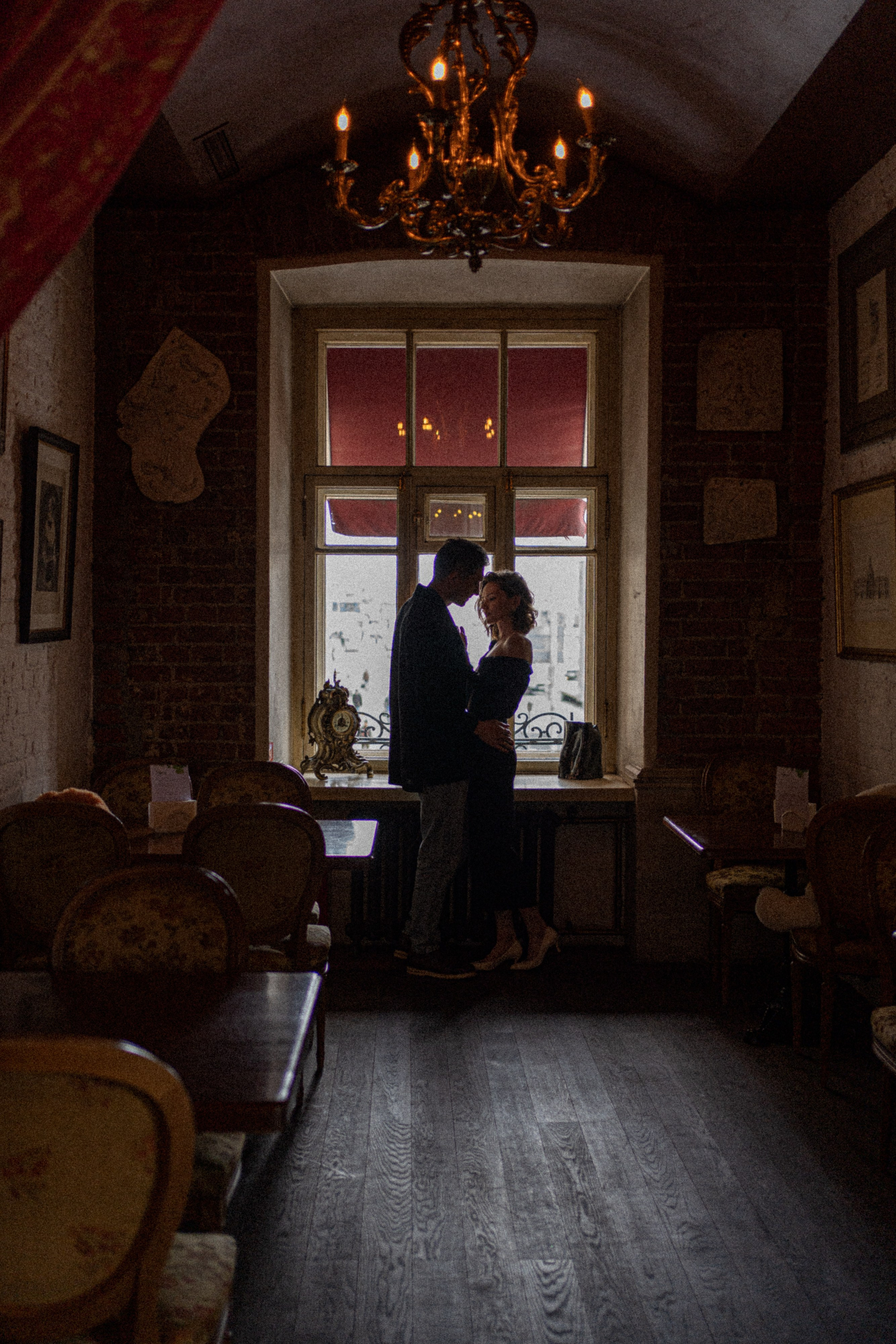 Парижская мелодия II. Главная