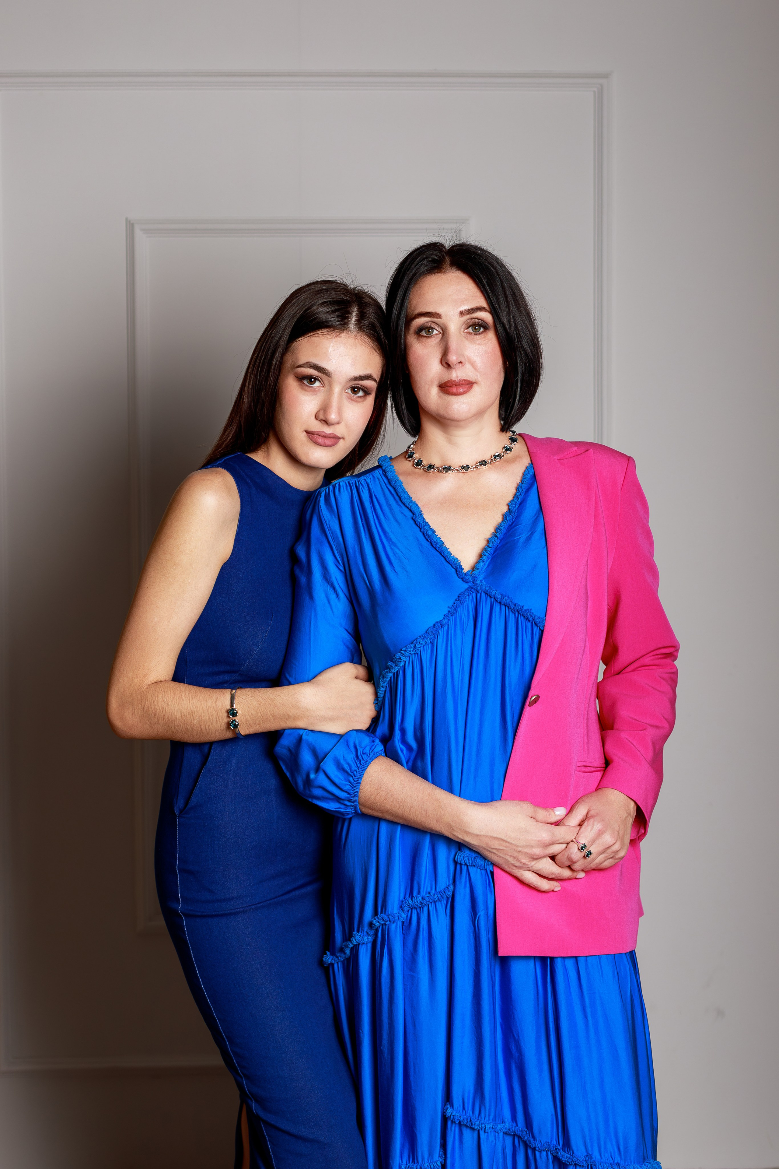 Мама и дочь в студии Белый осел. Семейный и детский фотограф в Краснодаре Ирина Лаврецкая