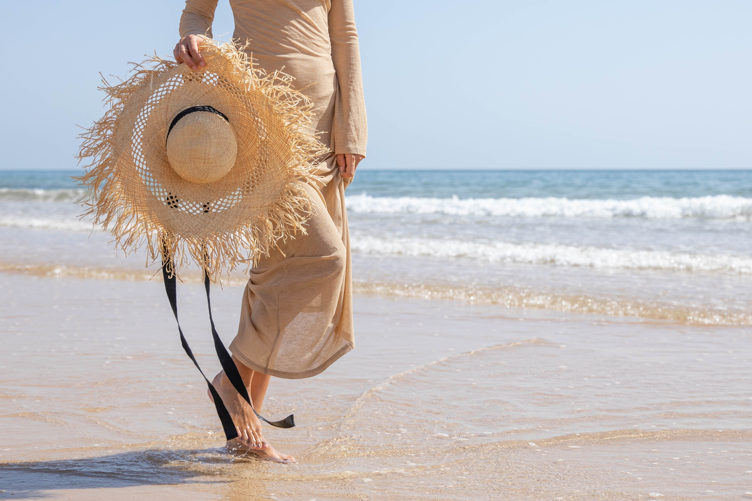 VAVA × Oksana Lomnova — A Creative Collaboration by the Ocean. Professional Photographer in Portugal. Oksana Lomnova