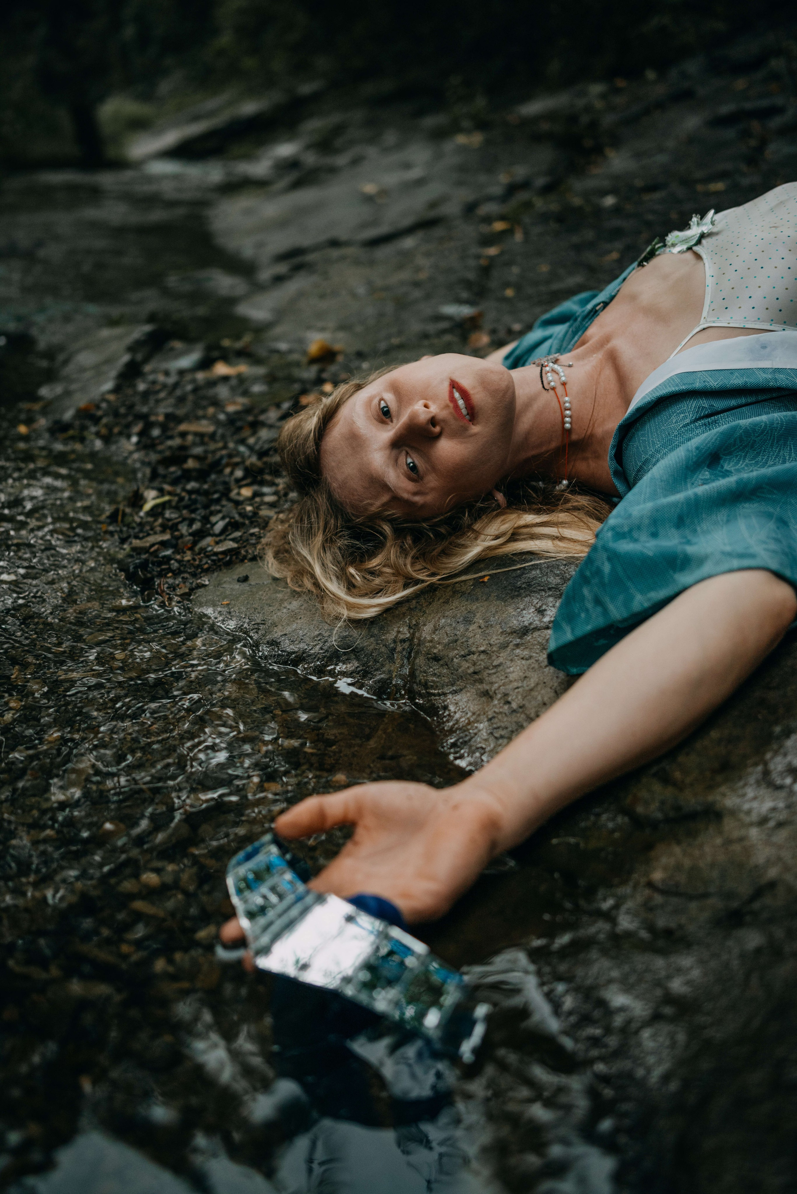 Съемка для бренда славянских украшений в лесу. Портретный и свадебный фотограф в Тбилиси • xeniqo