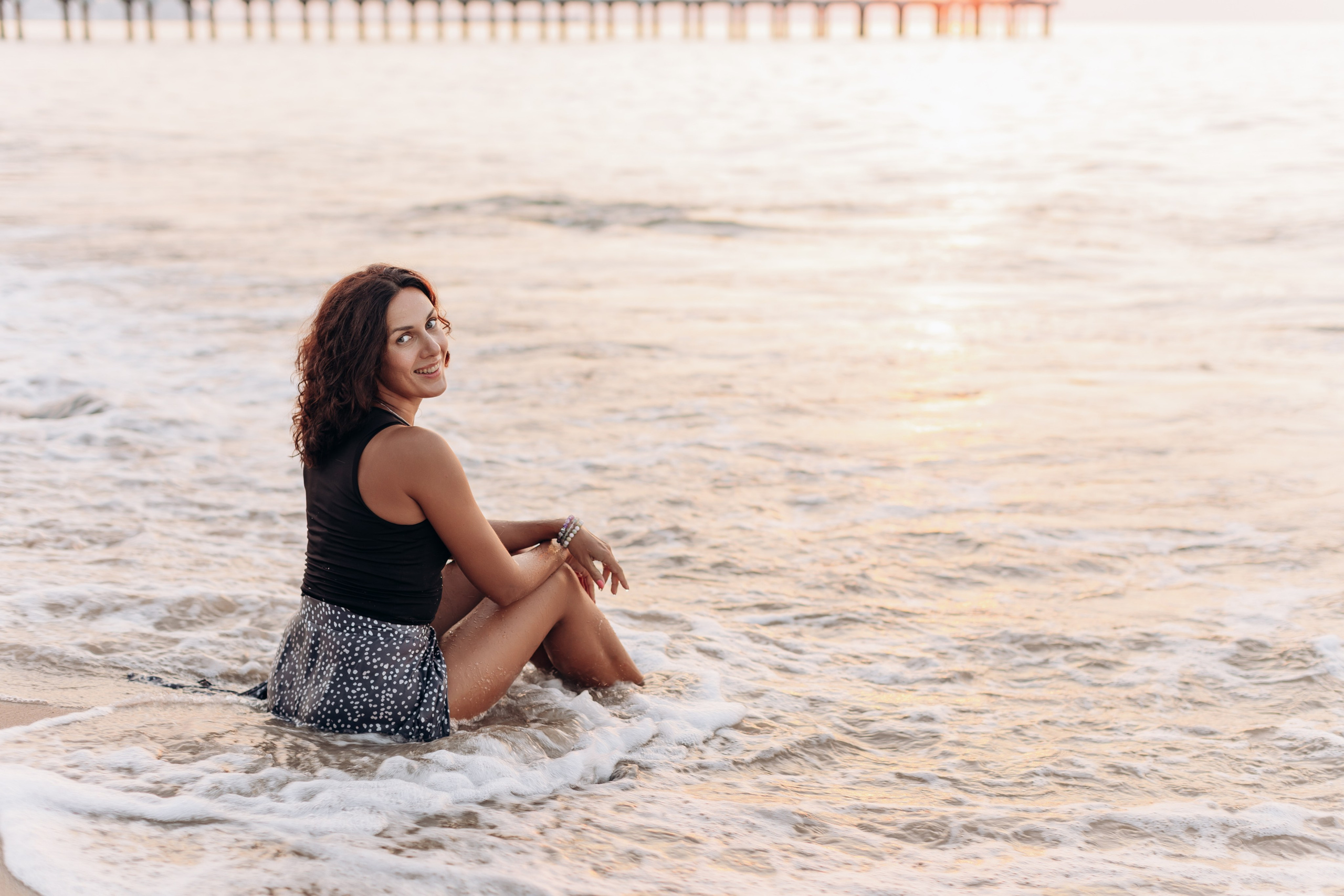 Подруги Пионеский Сосновый бор закат. Фотограф в Калининграде свадебная фотография, репортажная, фотосессии