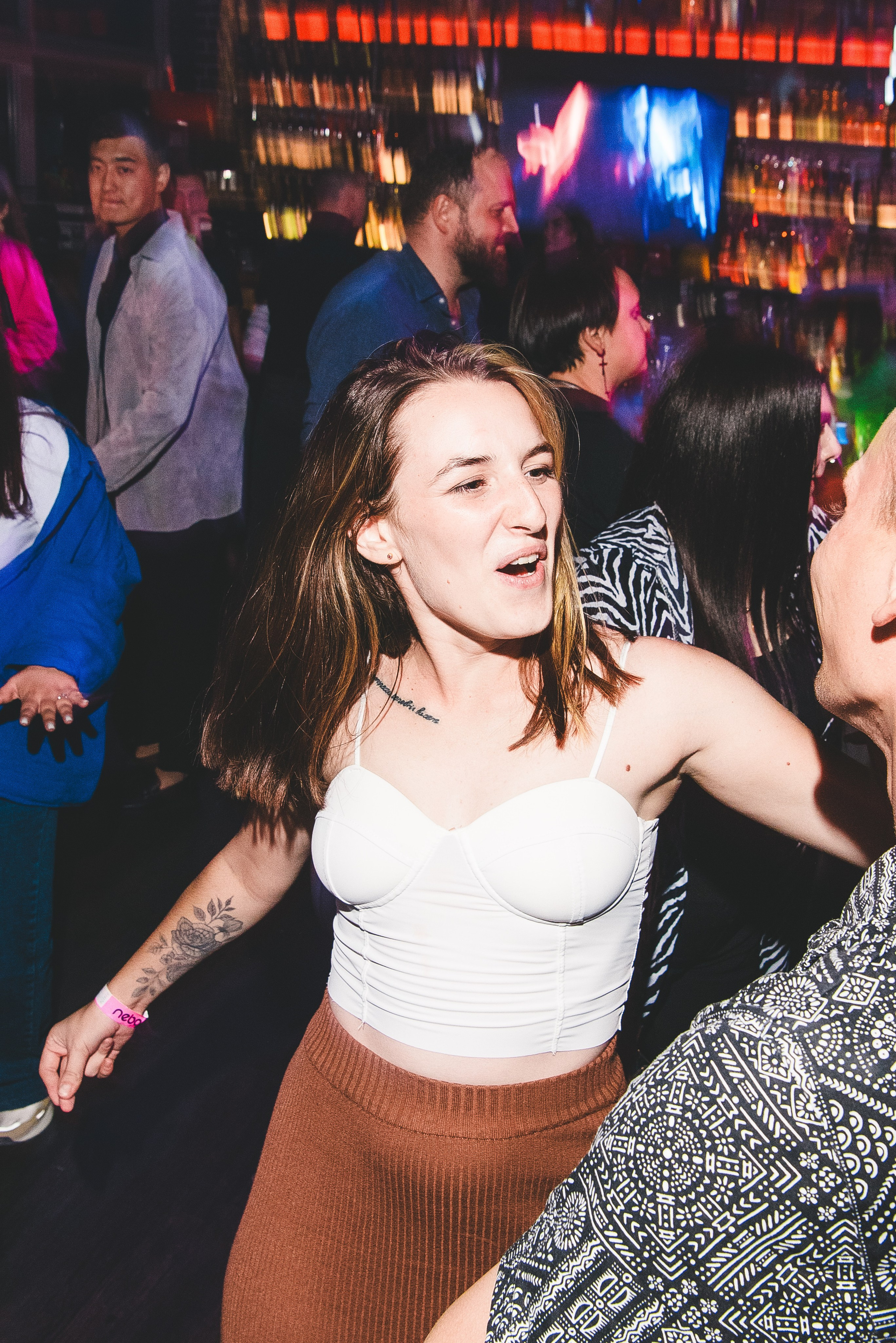 Фотоотчёты о вечеринках для НеБар Волгоград. Или стиль «пьяный фотограф». Фотограф в Волгограде и Волжском Александр Горбань