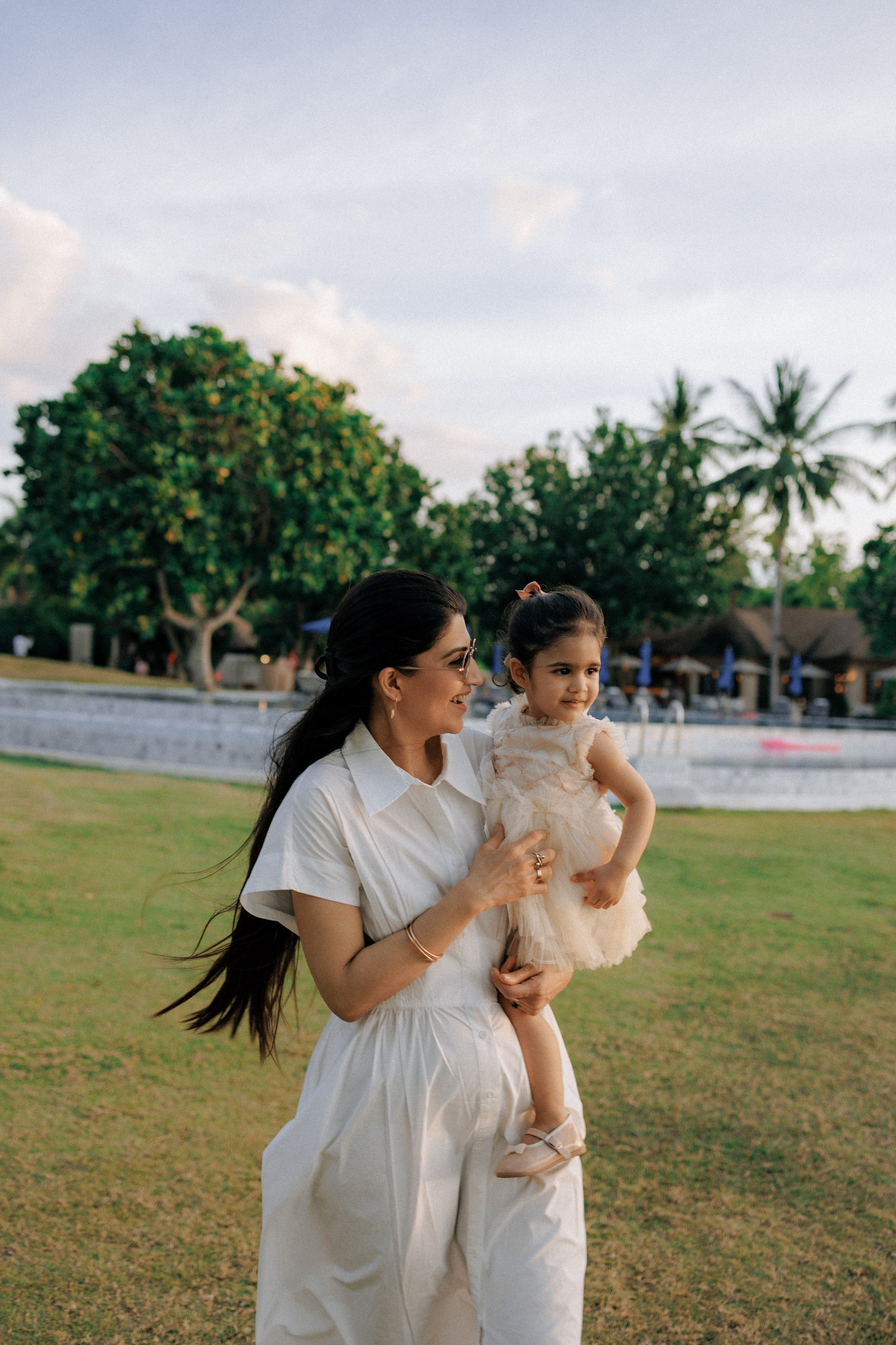 Family photoshoot in Phuket, Thailand. Fedor Lemeshko — Destination Wedding and Family Lifestyle photographer