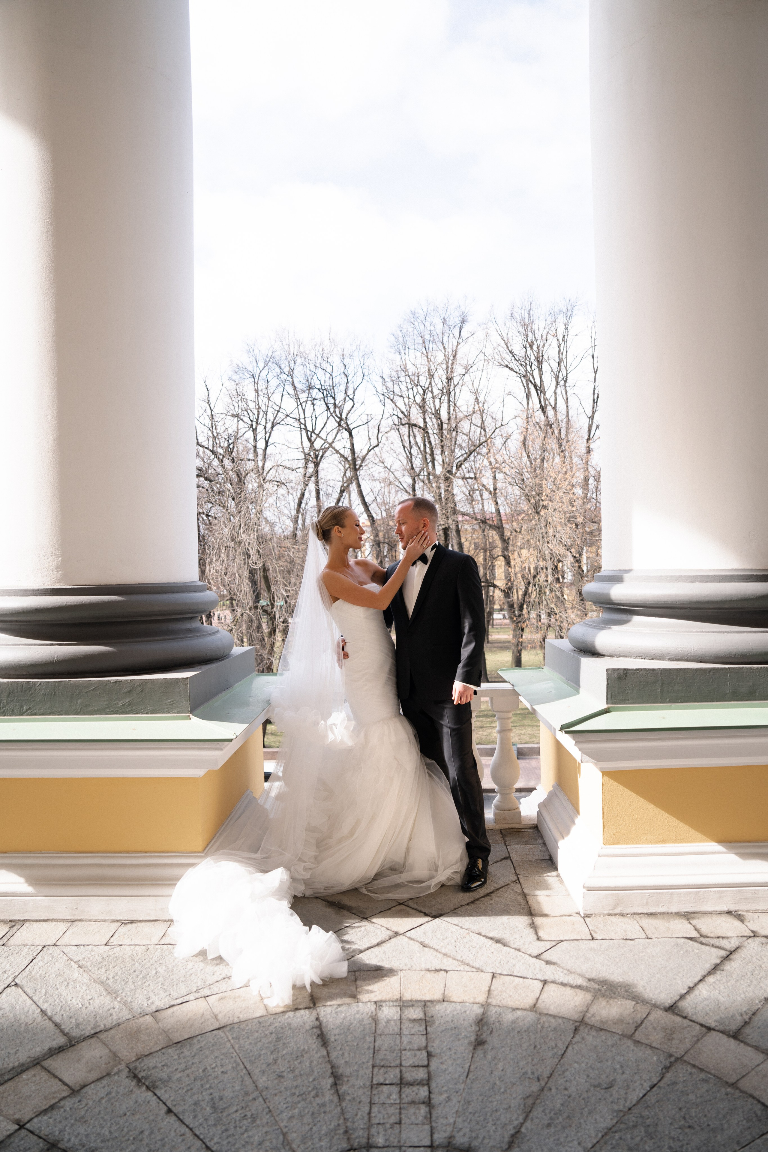 Анна Сергей. Камерная свадьба в Фосизонс в стиле неоклассика. Свадебный фотограф организатор в Санкт-Петербурге Ассоль Опарина