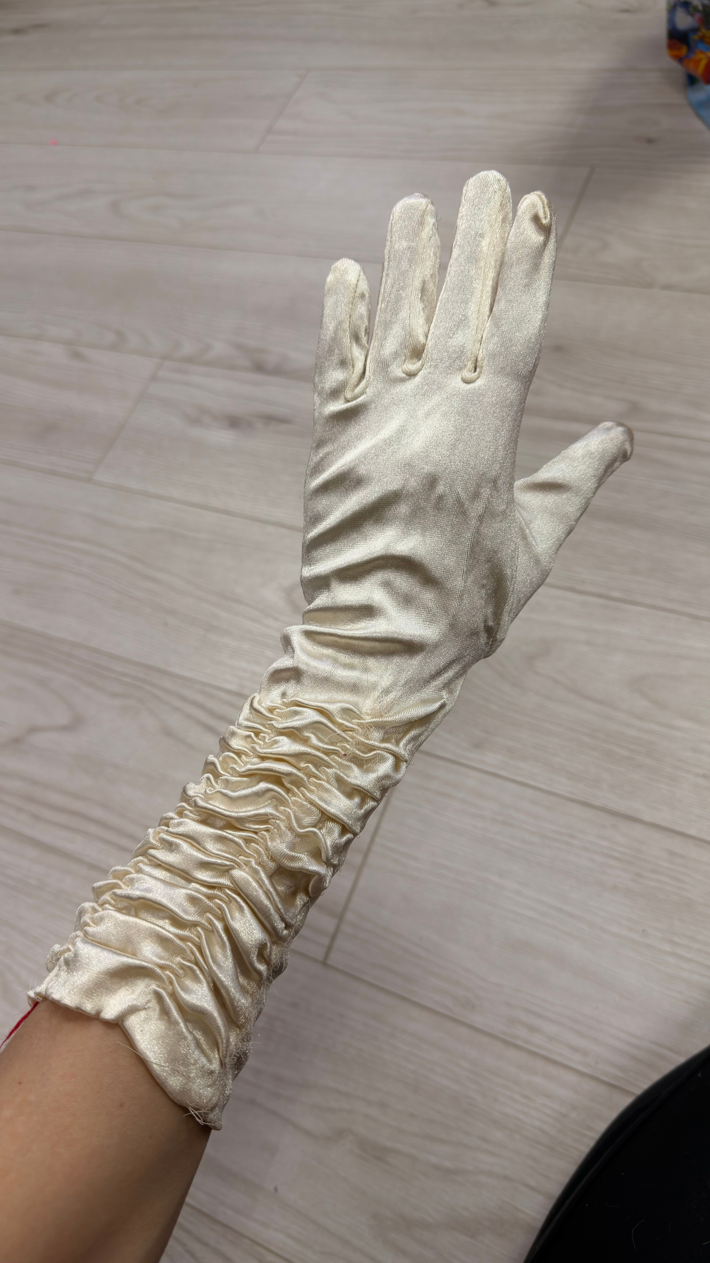 Перчатки в аренду. Аренда костюмов, платьев и реквизита для фотосессий на Камчатке