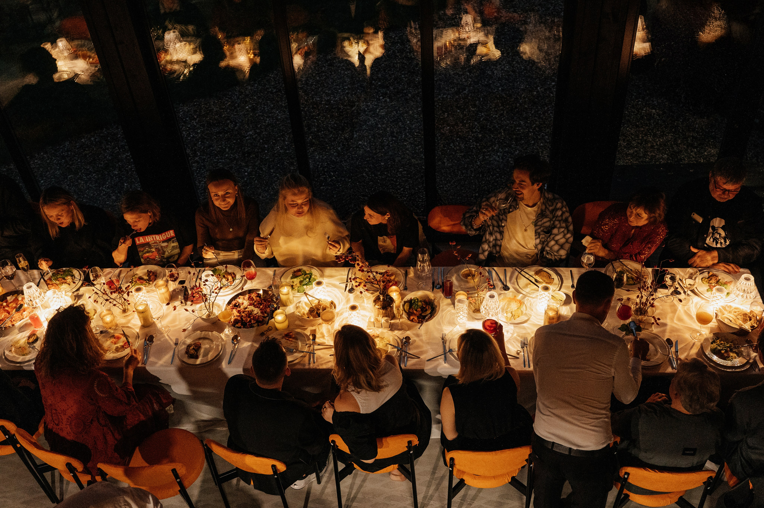 Невероятно атмосферный семейный ужин. Wedding photographer in Moscow and around the world Andrey Medvednikov