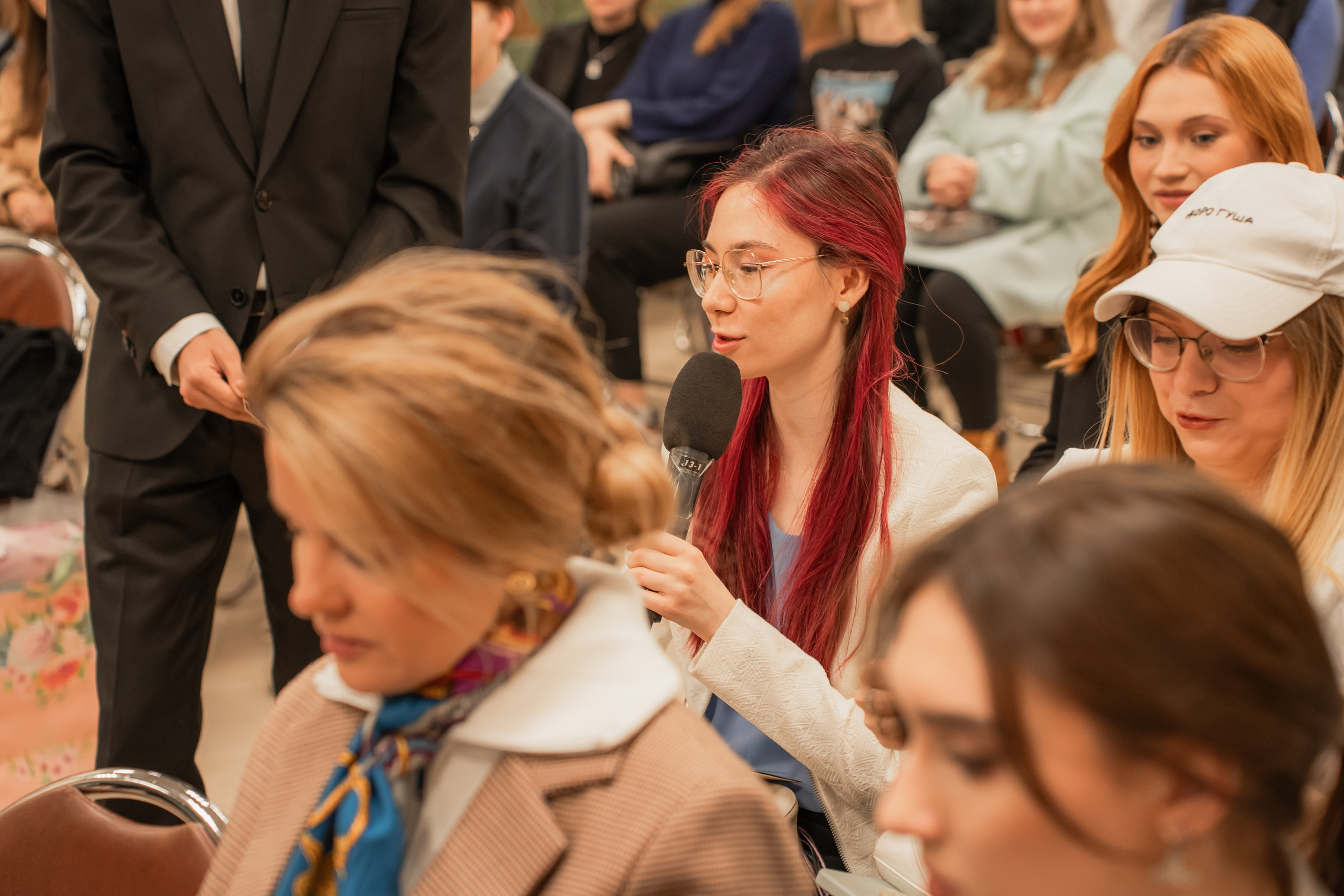 Презентация книги «Человек за бортом», автор София Цой. Репортажный фотограф Анастасия Рубцова