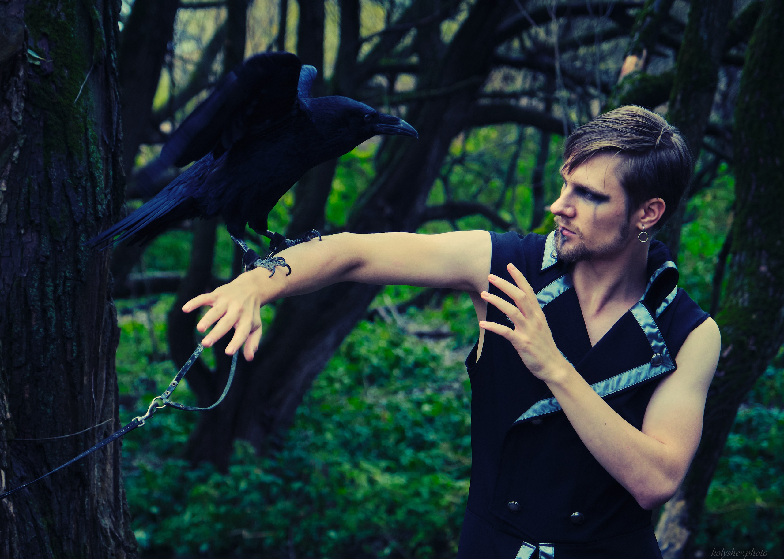 Фотосессия с вороном в парке. Портретный фотограф на новый год в Москве Виктория Колышева