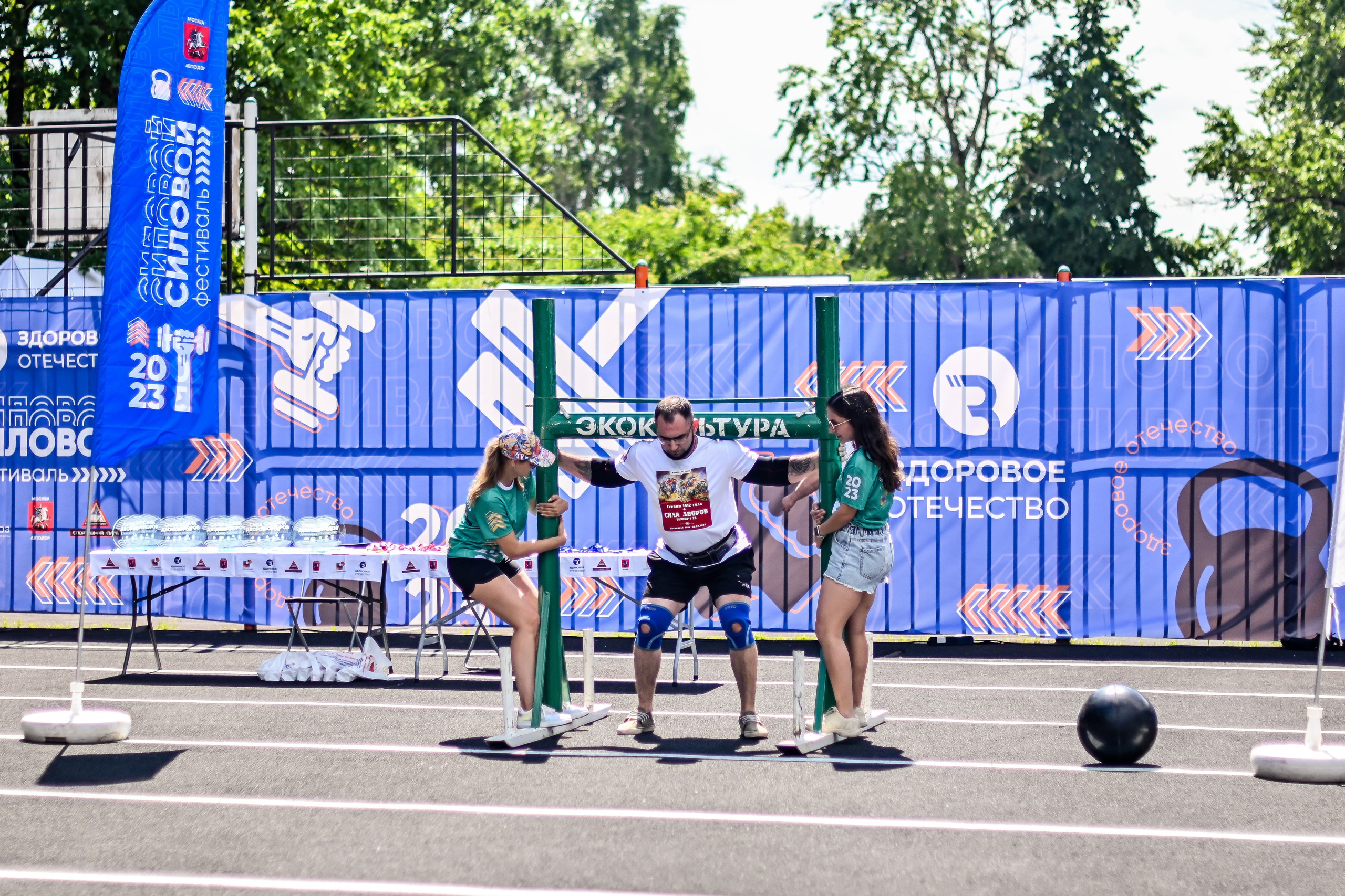 СТРОНГ. Фотограф для бизнесконтента, репортажей и семейного альбома в Москве