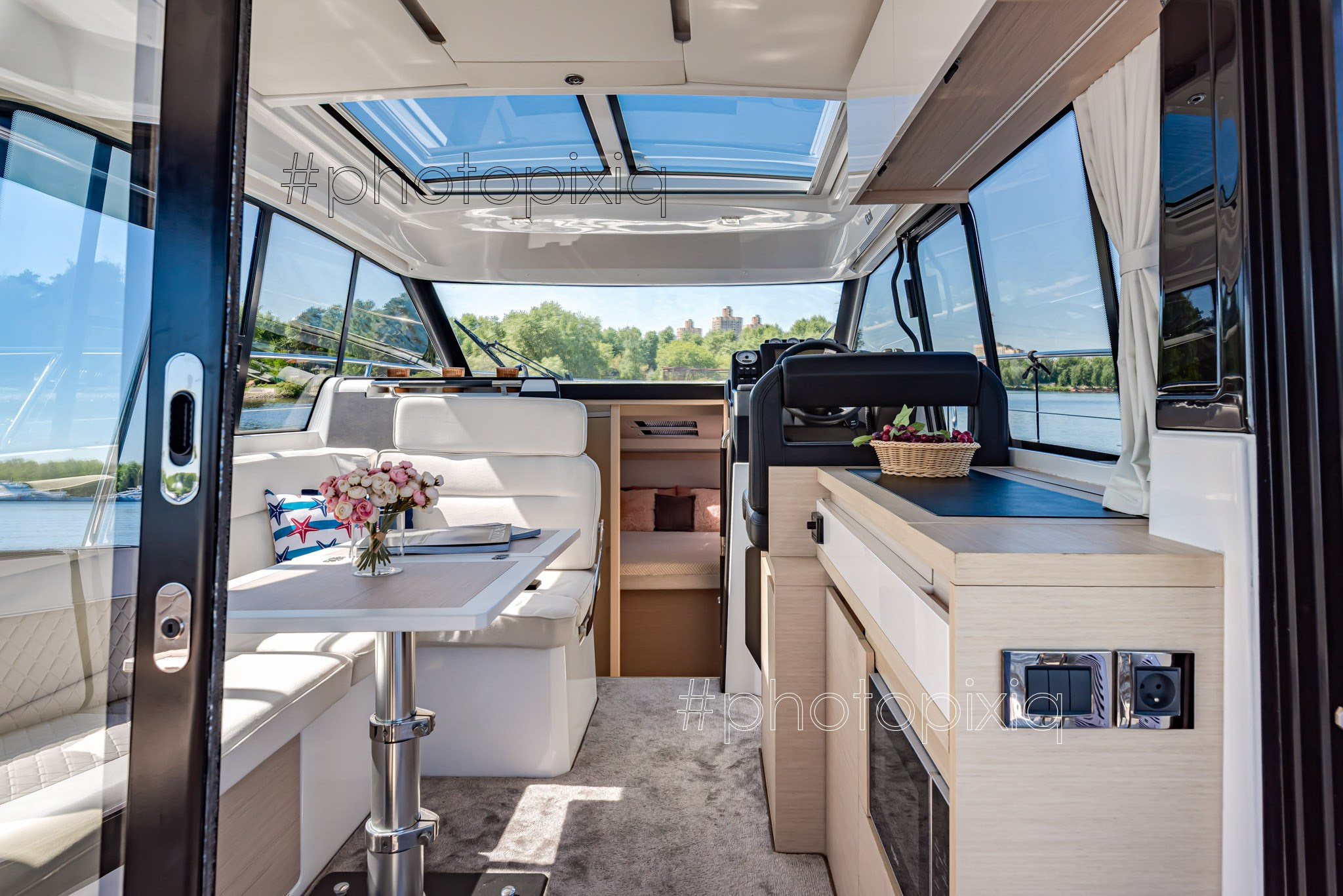 Фотосъёмка яхты Jeanneau NC 33 для брокера. Интерьерная съёмка и виртуальные туры — Интерьерный фотограф Кузнецов Сергей (photopixiq)