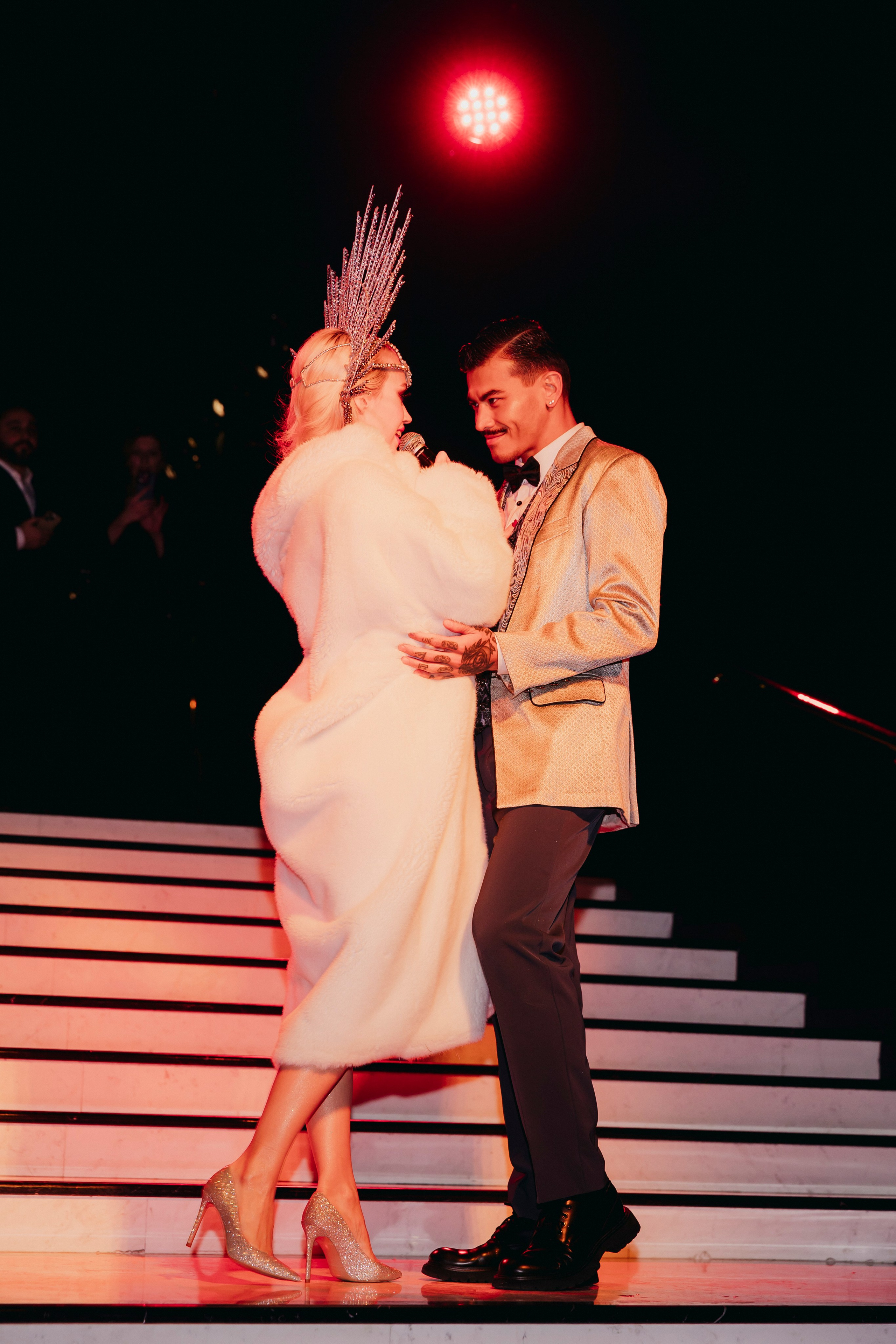 Erborian Russia, CRAVE Theatre, Moscow. «Птичка на проводе»: информационный портал в Москве