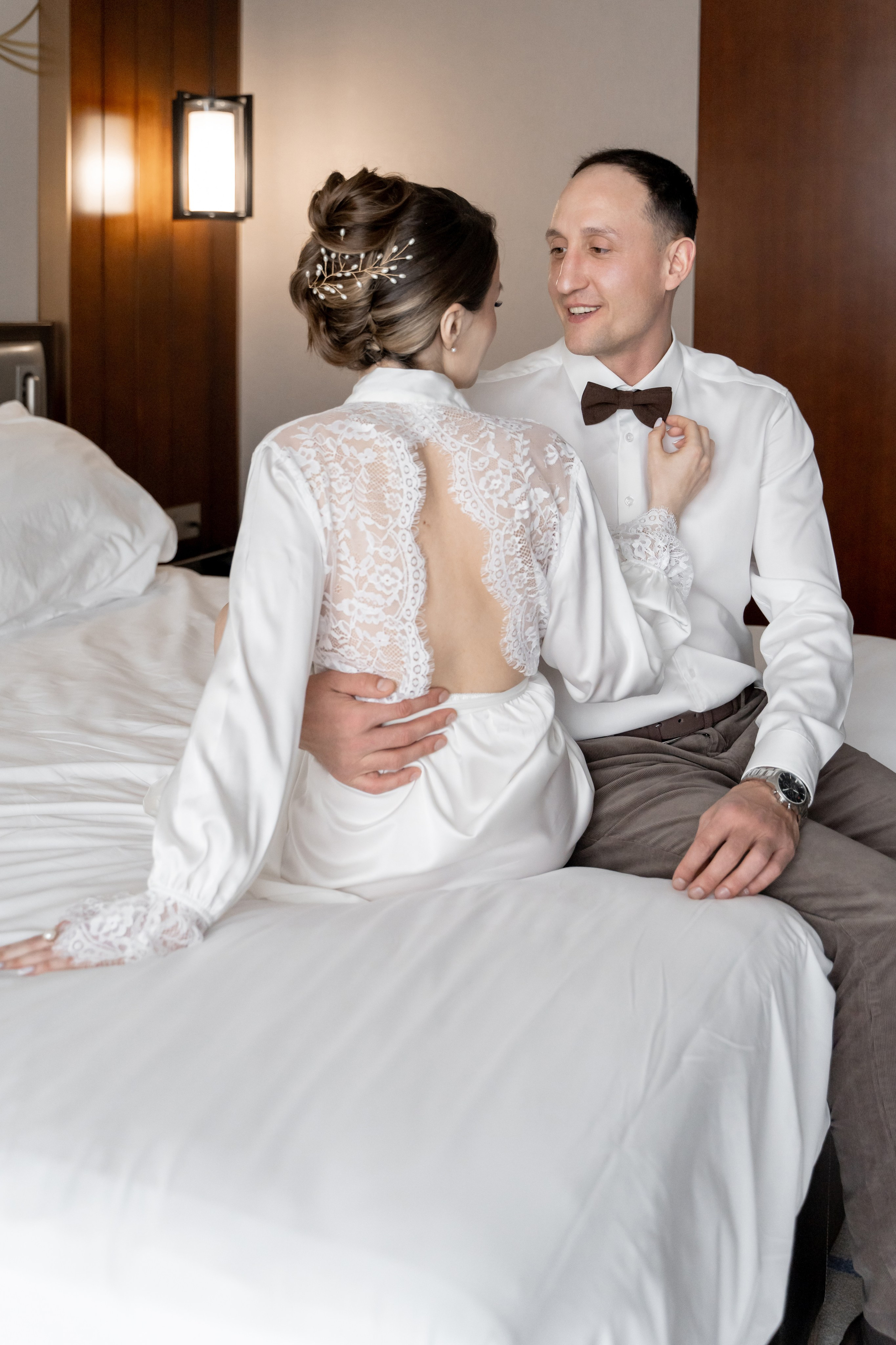 Свадебный фотограф в Москве. Свадебный фотограф Видное, Бутово, Домодедово, Щербинка, Царицыно. Свадебная фотосессия и сборы невесты в отеле Soluxe. Регистрация брака во дворце бракосочетания ВДНХ. Свадьба на ВДНХ. Свадебная фотосессия с ретро автомобилем Чайка. 