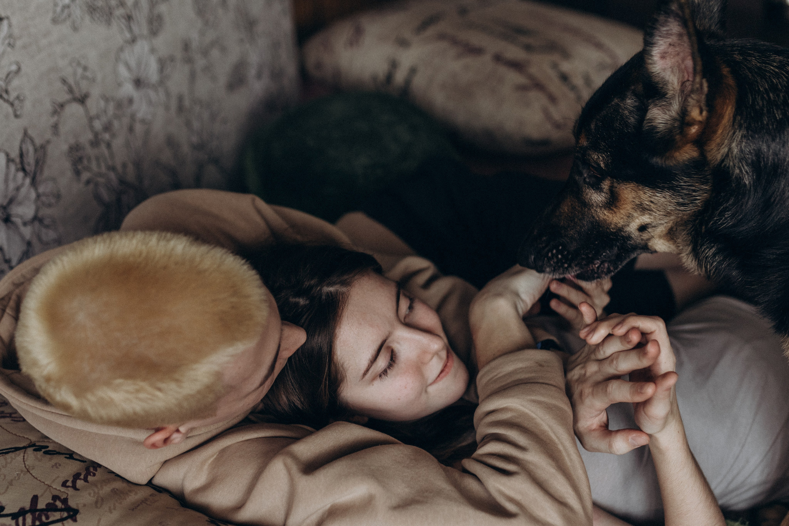 Матвей и Полина, а также кот и собака. Семейный фотограф lifestyle в Новосибирске Елена Шпилевая