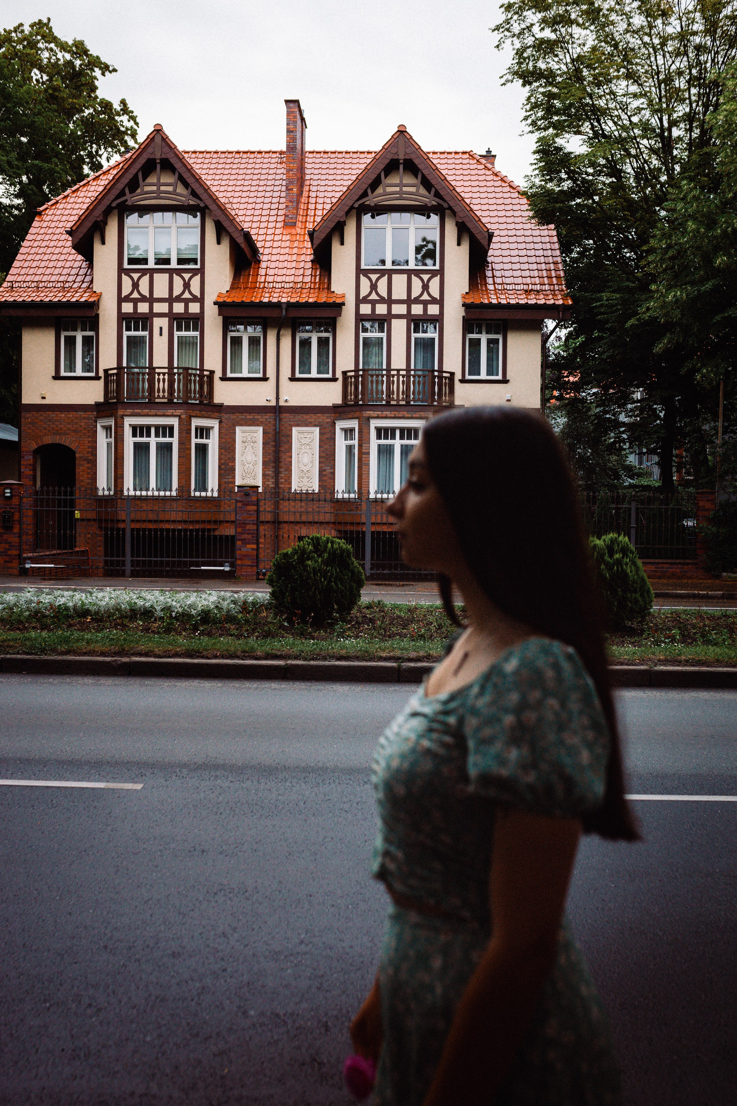 Соня в районе Амалиенау. Фотограф Куянова Алина, семейные и свадебные фотосессии в Калининграде