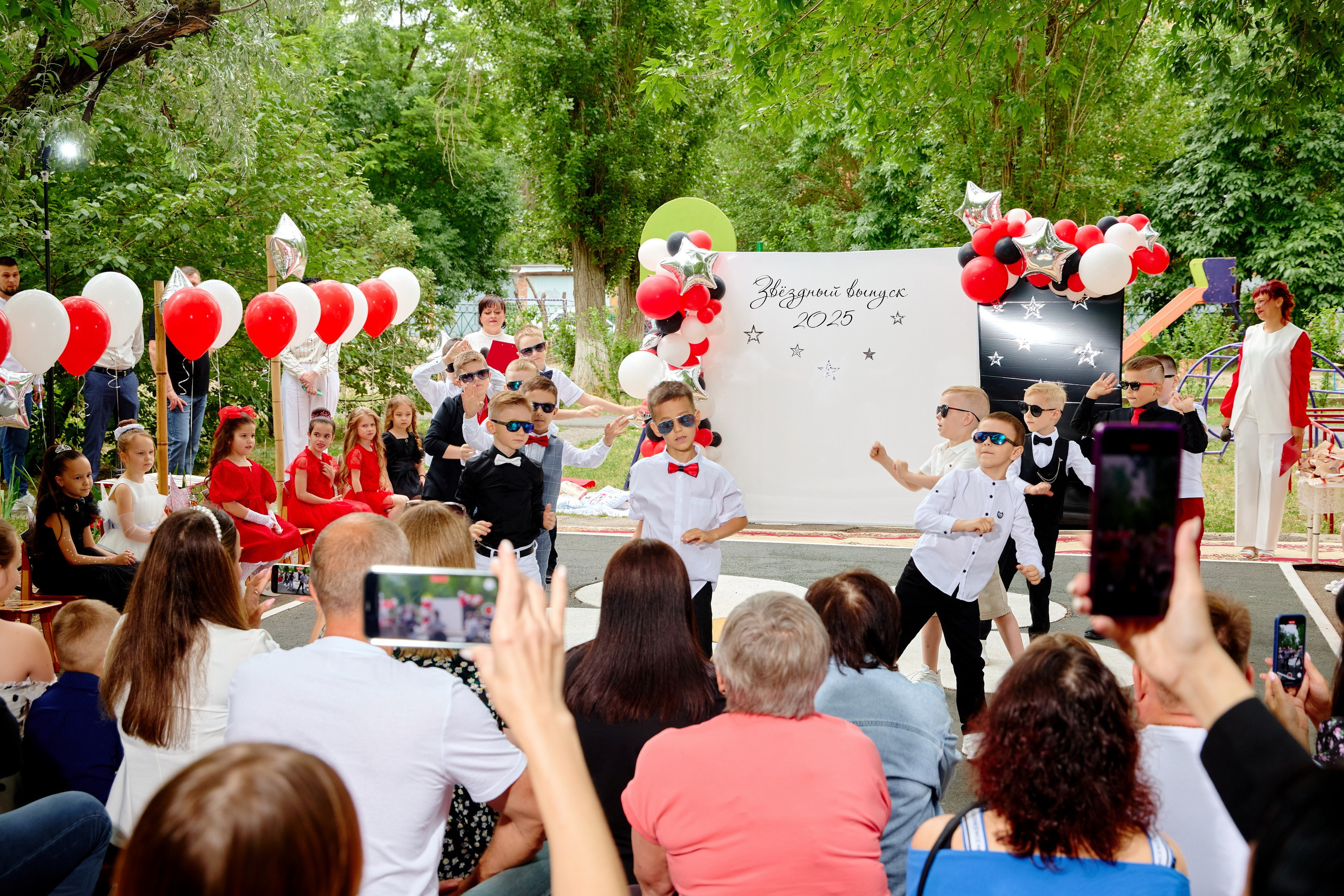 Выпускной 45 сад. Фотограф Выпускные альбомы Таганрог Сергей Коробченко