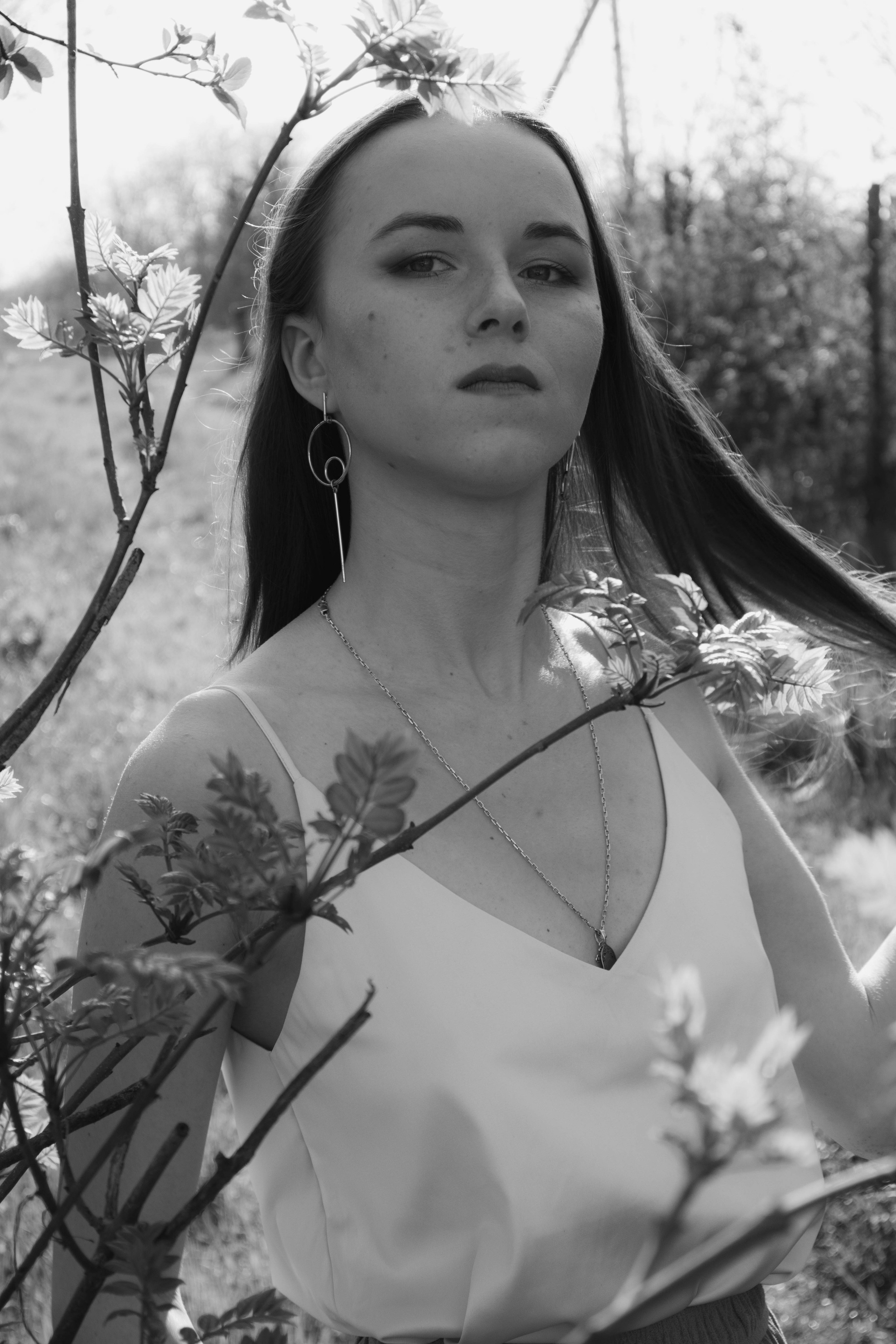 «Деревья шепчут, горы молчат». Уличный фотограф Города N