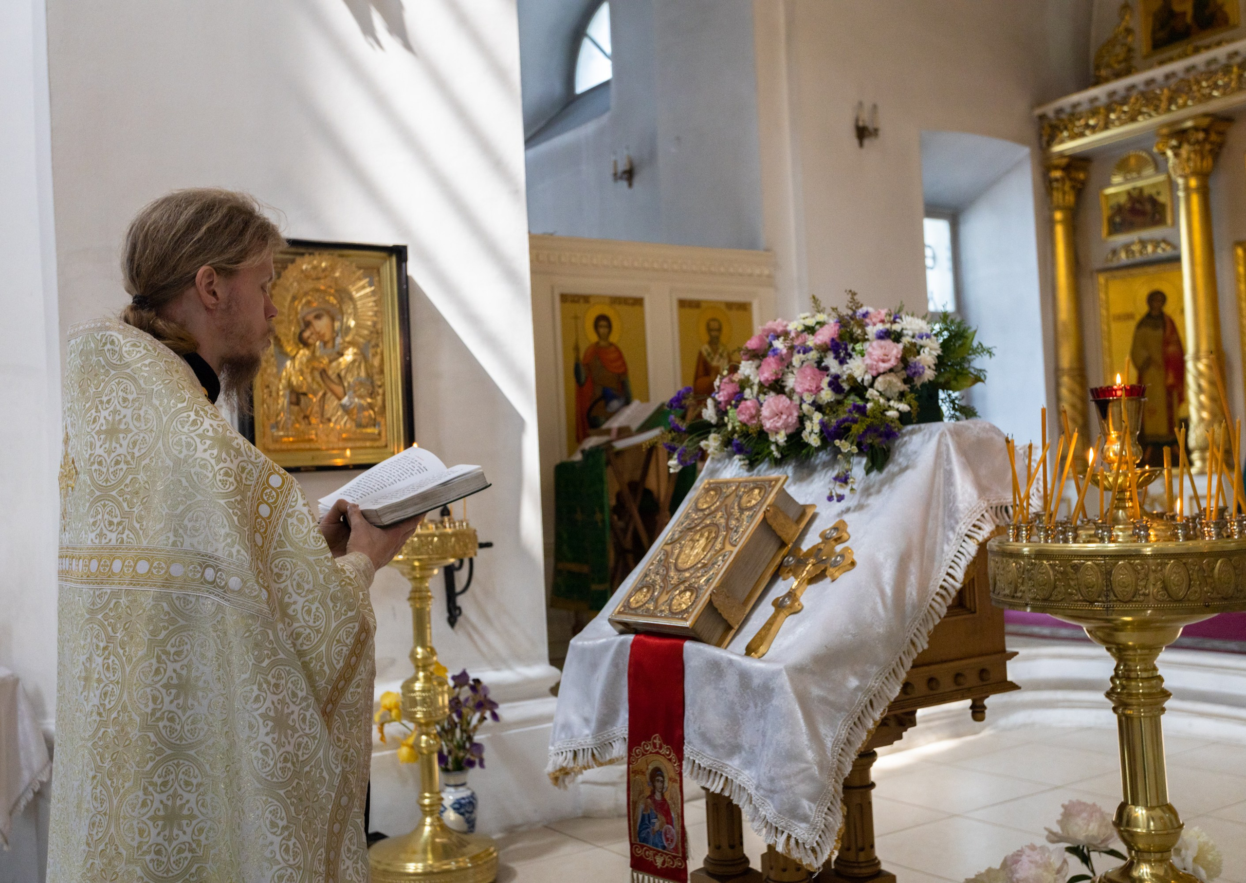Свадьба, роспись в ЗАГСе, венчание, крещение, выписка из роддома — фотосъёмка. Визуальная упаковка брендов и проектов через фото и видеопроизводство