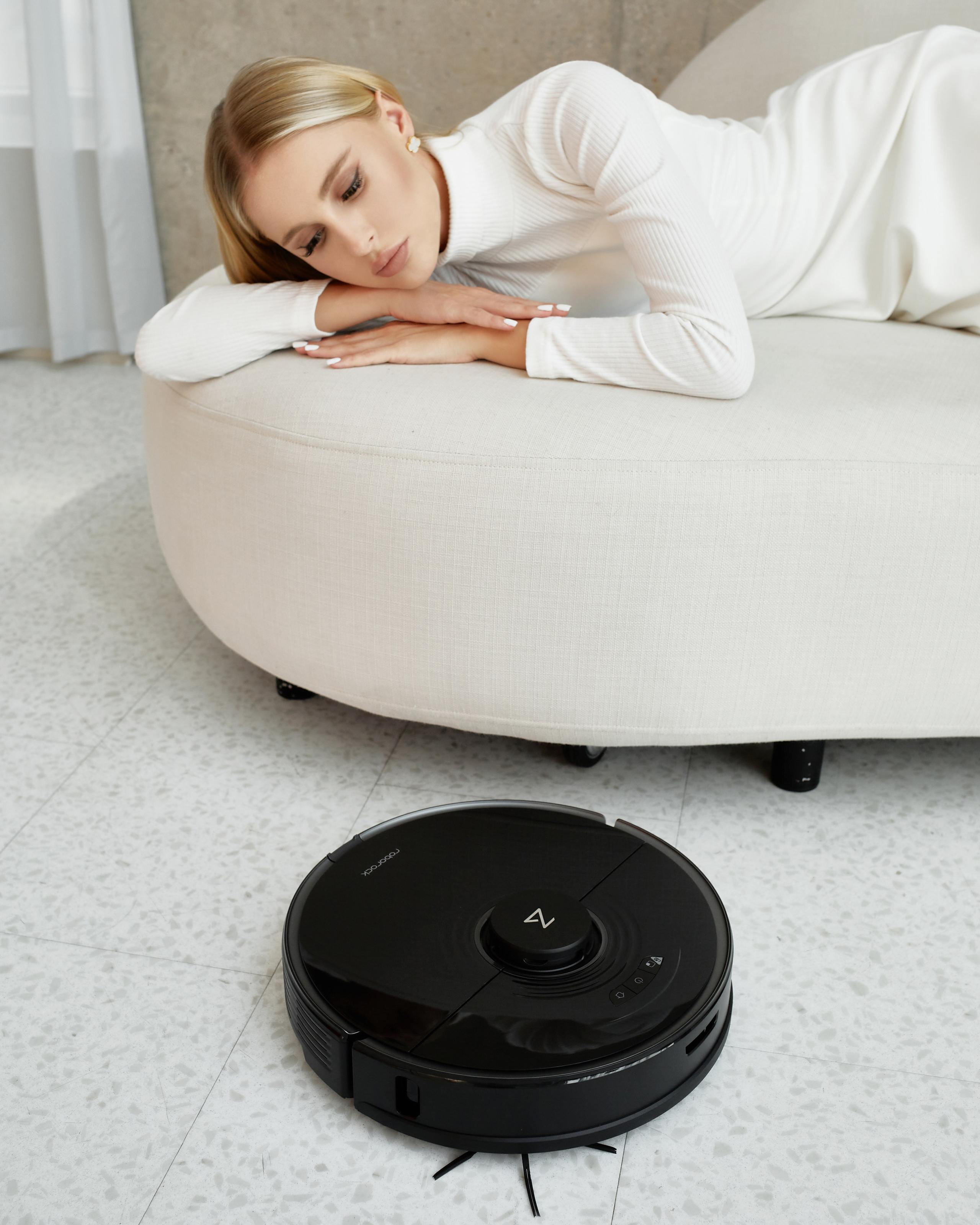 ROBOROCK. Фотограф Sasha Saunder