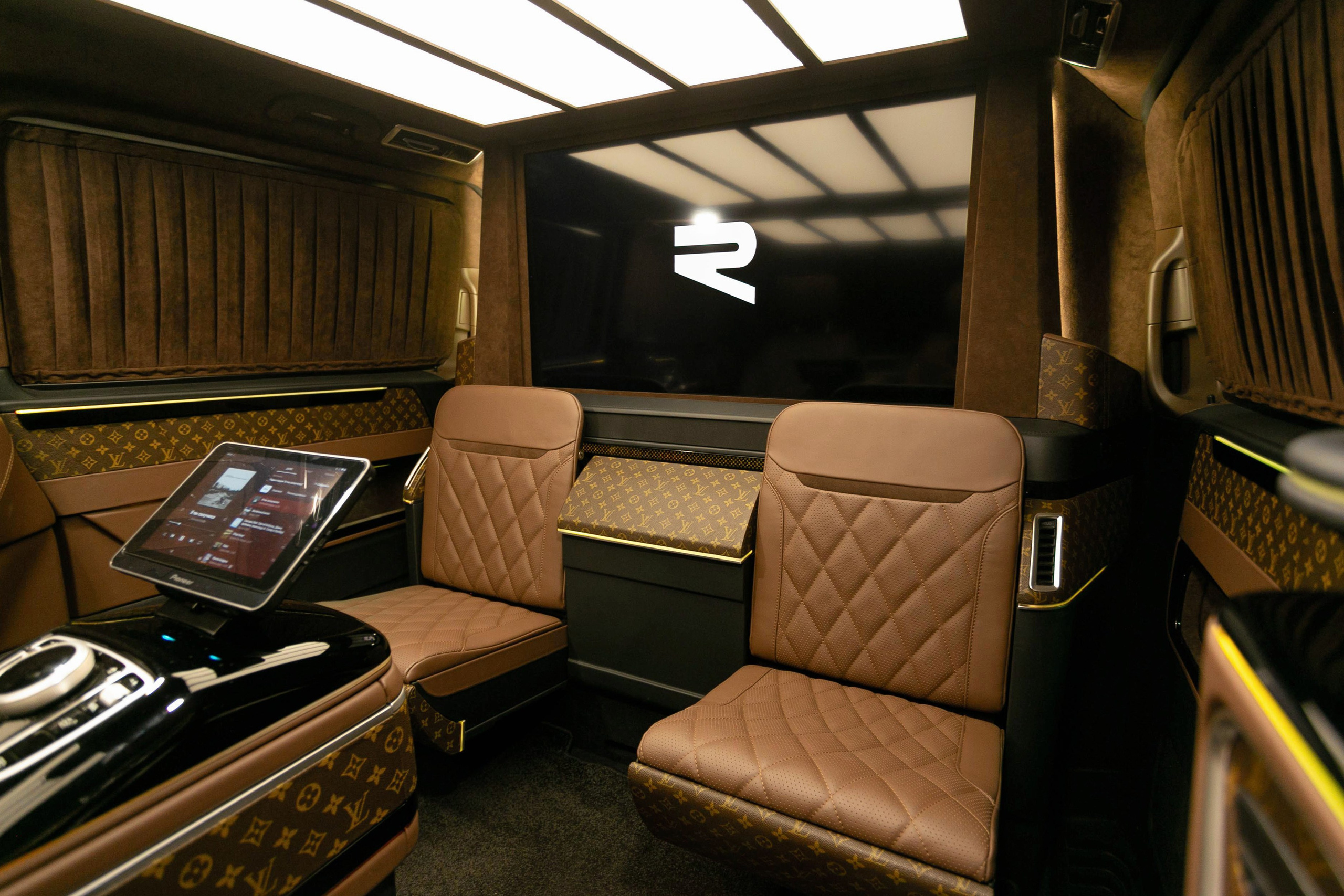 Фотосъемка V-class louis Vuitton в Москве. Фотограф | Михаил Буш Смоленск