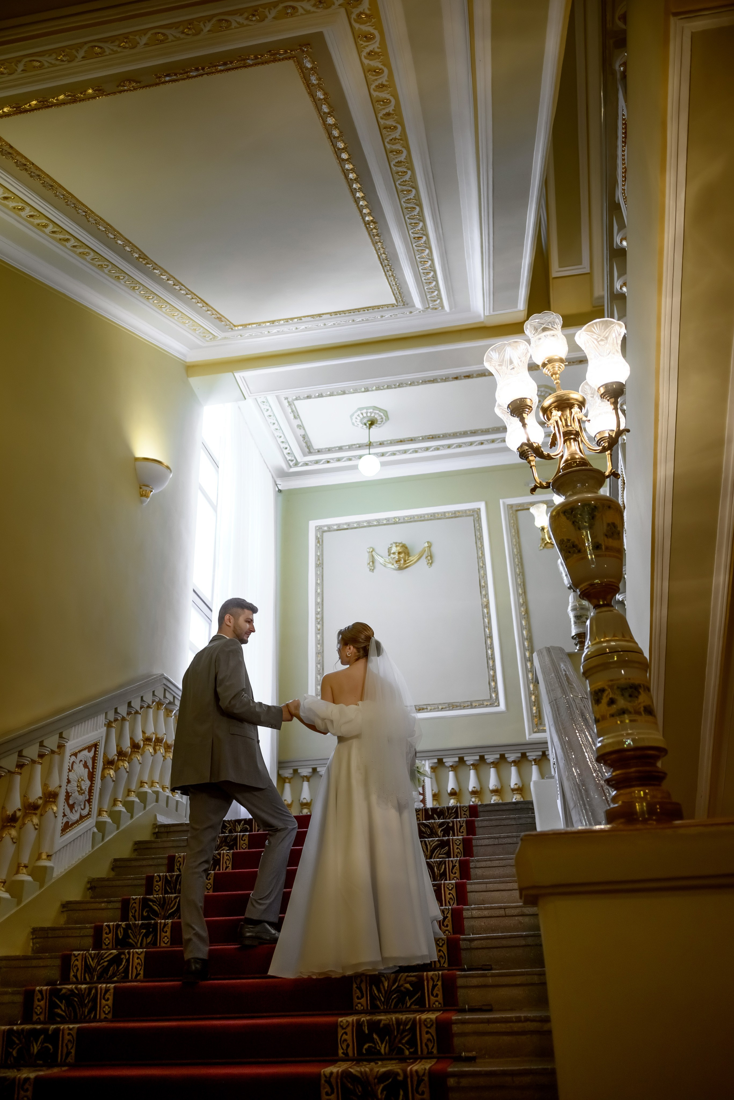 Прогулка в театре и по центру города. Юлия Басня семейный и свадебный фотограф в Донецке