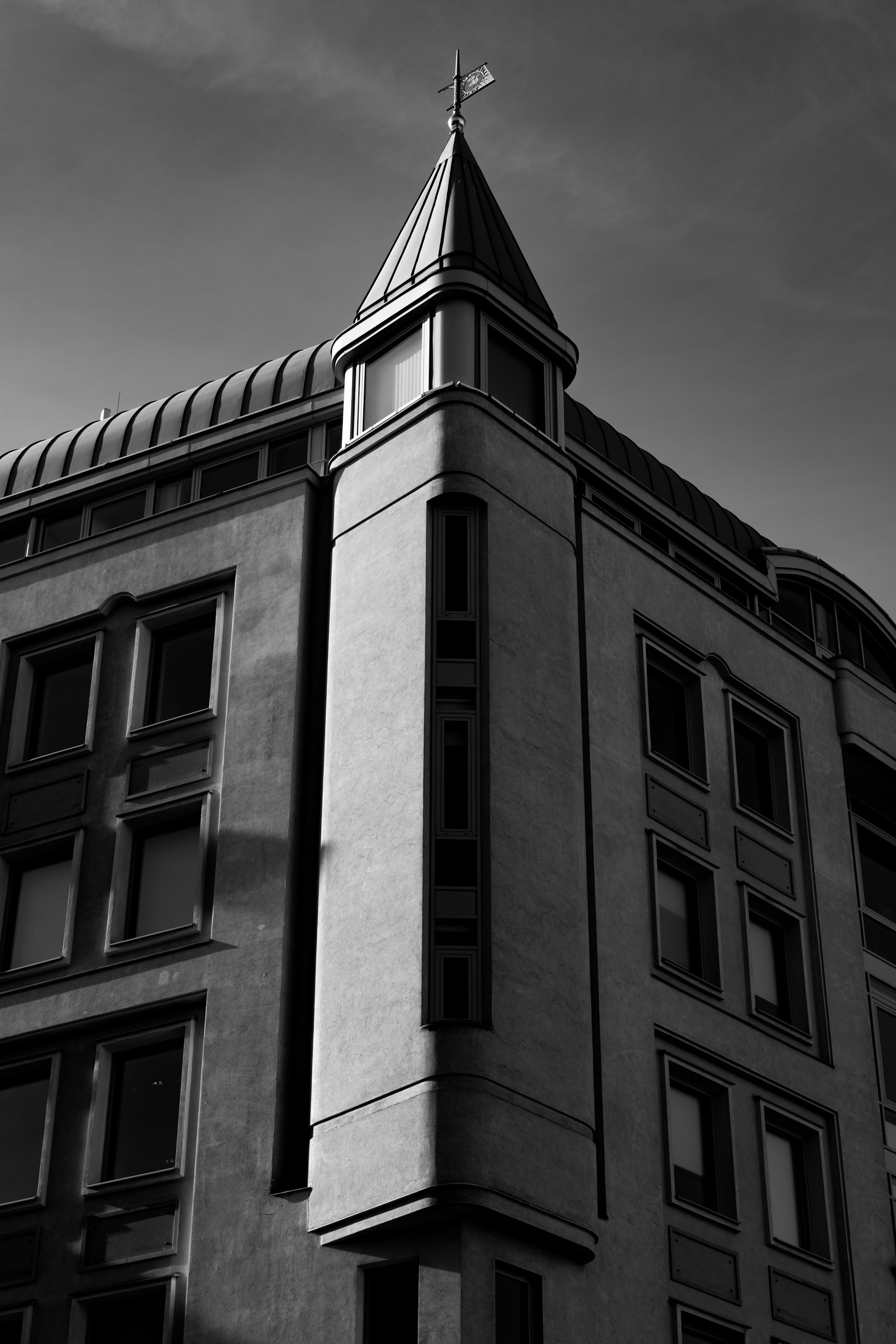 Свет и тень в городе. Фотограф в Москве. Шахабудин