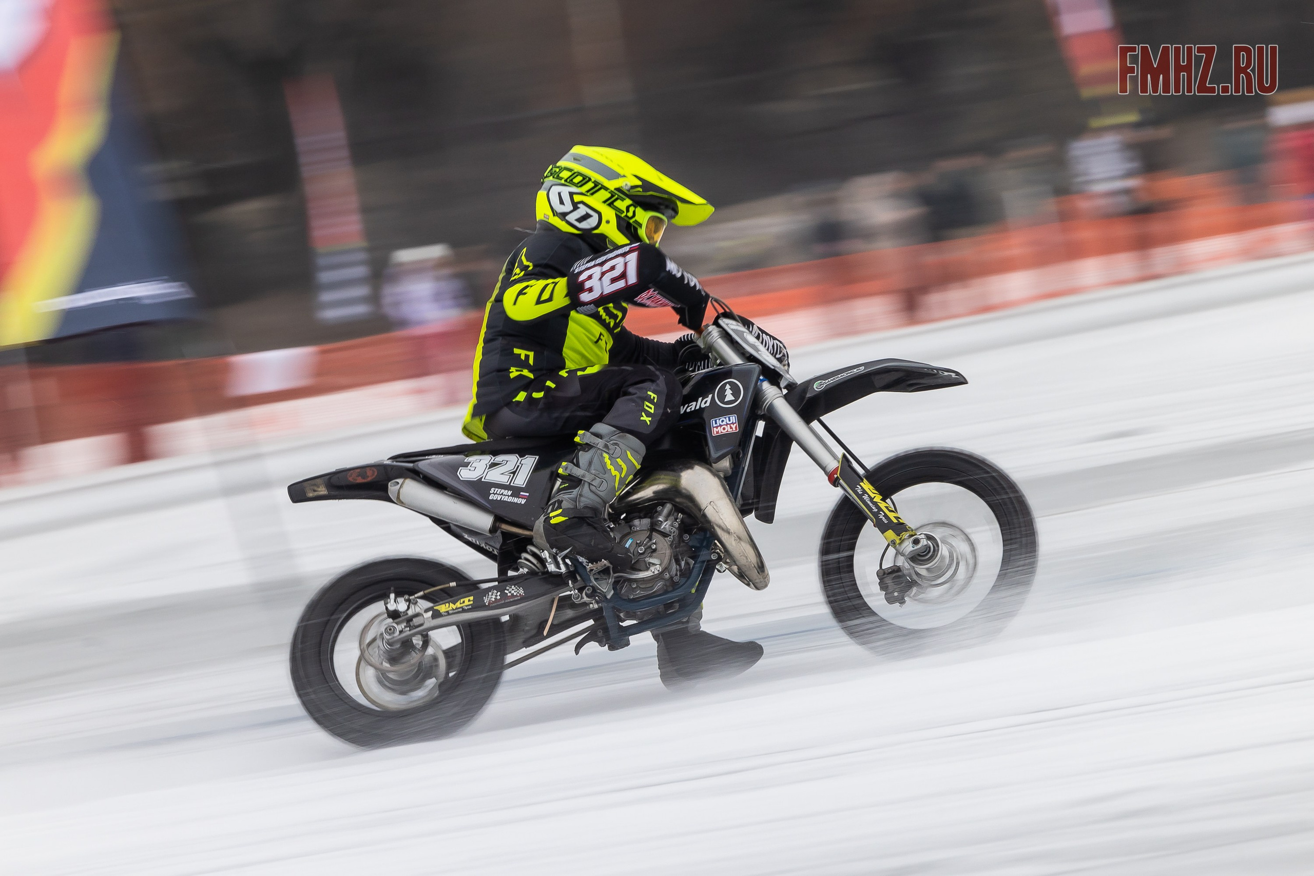 Первый этап Кубка МФР по мотокроссу на льду Большого Крылатского пруда в Москве. 8 февраля 2025 г. Фотограф Владимир Охрименко