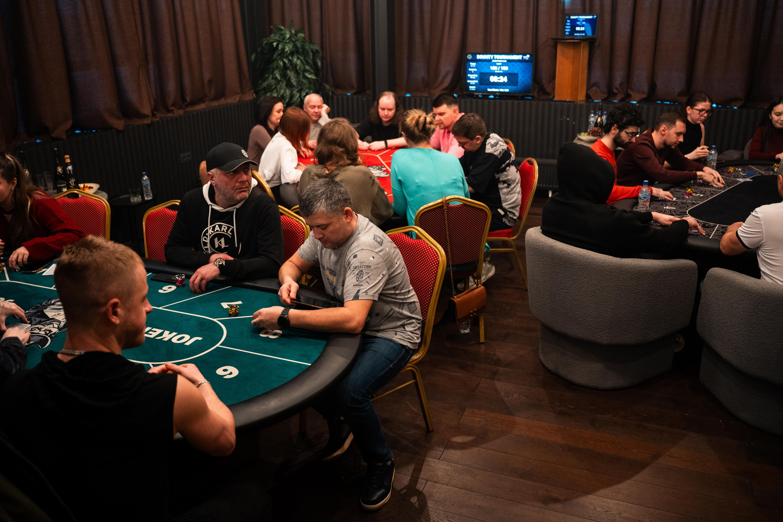 Joker Poker Club 01.03.2026. Коммерческий и художественный фотограф и видеограф в Москве Арсений Тургенев