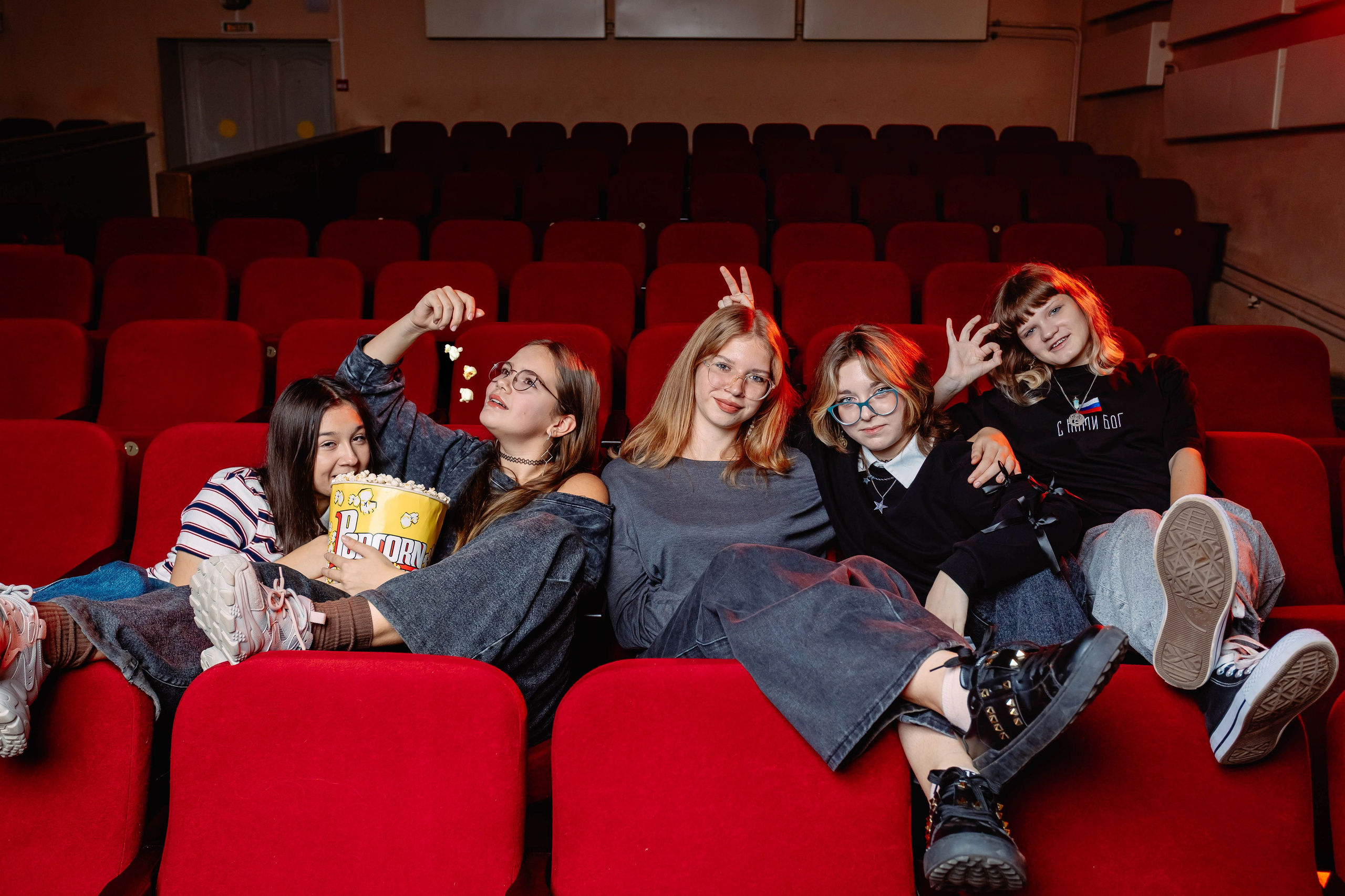 Позирование группы. Выпускные альбомы для детского сада и школы